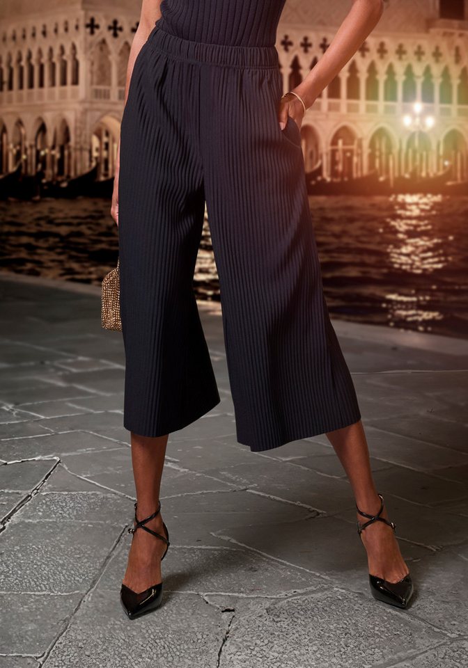 LASCANA Culotte in weiter Form mit Plisseefalten