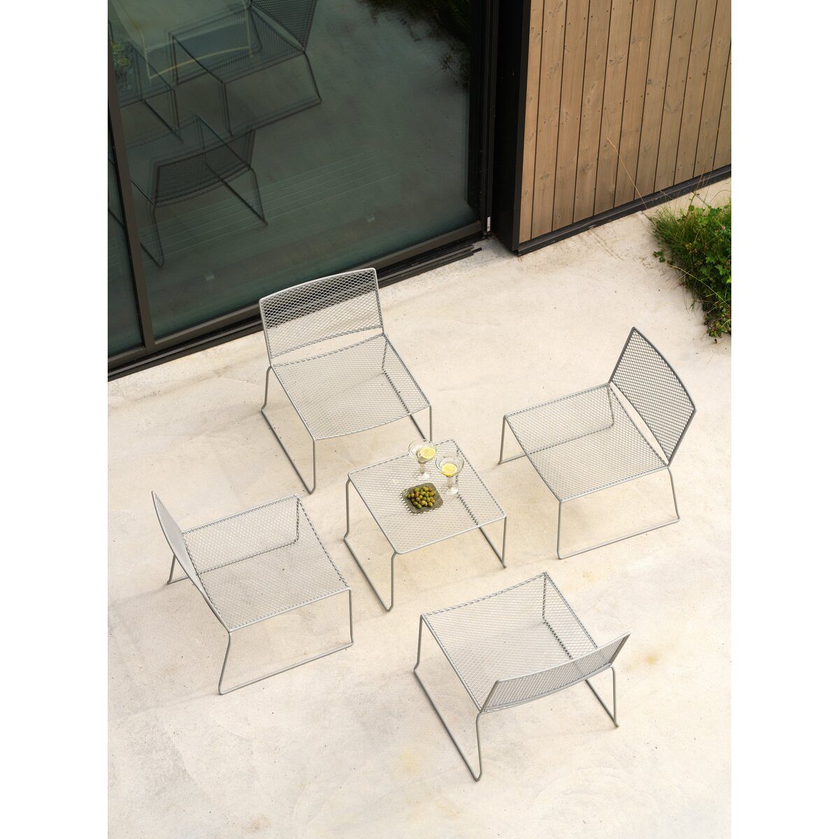 Brafab Couchtisch, Stapelbar, Metallplatte in Gitter-Rauten-Muster