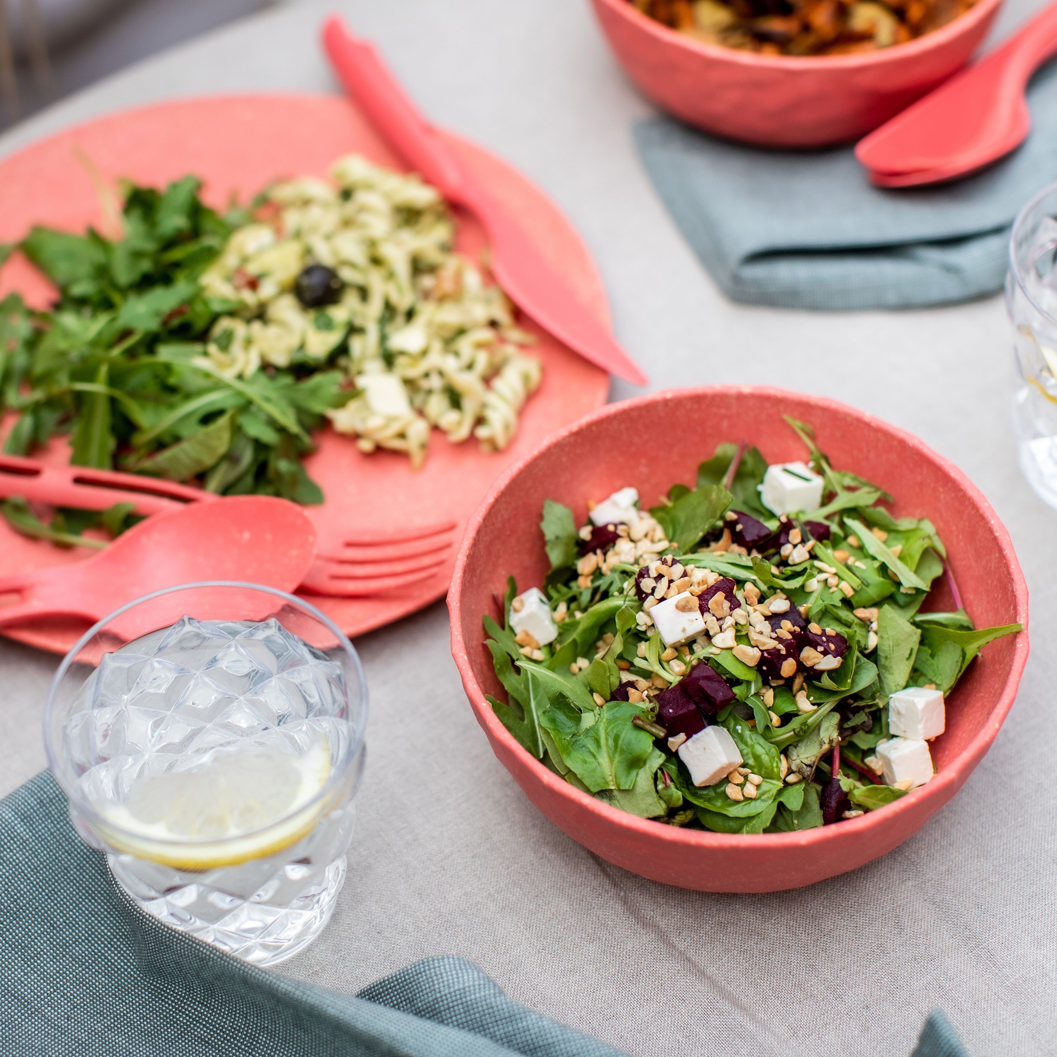 KOZIOL Suppenteller CLUB PLATE, tief, Ø 22 cm, aus biozirkulärem Material, (4 St), Spülmaschinengeeignet und melaminfrei, Made in Germany
