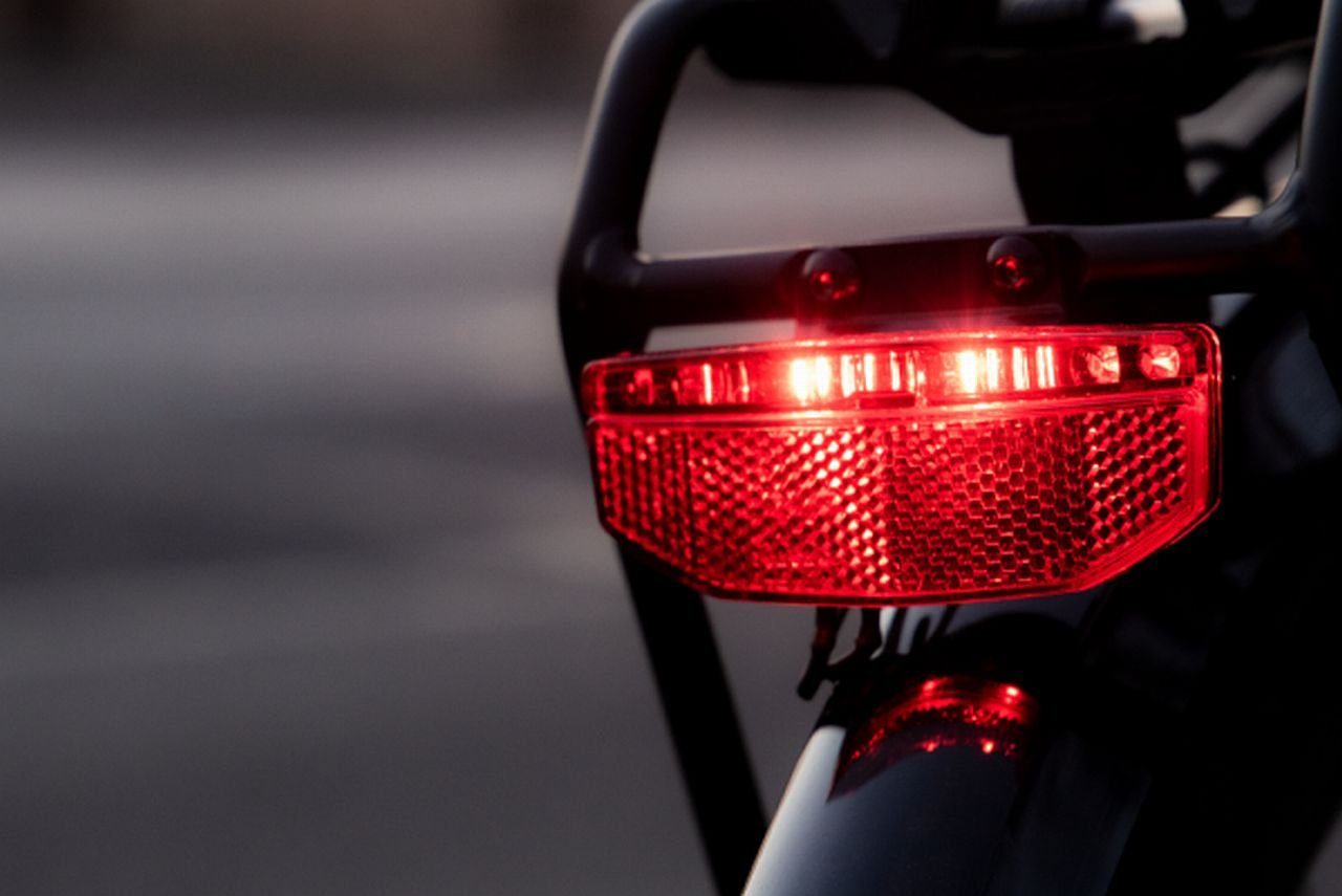 Büchel Fahrradbeleuchtung LED Rücklicht EDGE Stoptech E Bike 6 40 Volt Standlicht STVZO 50 mm