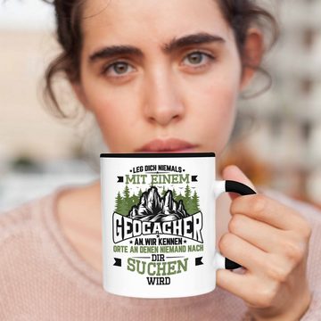 Trendation Tasse Trendation - Geocaching Tasse Geschenk Nur Noch Einen GPS-Schnitzeljag Geschenkidee Pfadfinder Geburtstag Leg Dich Niemals Mit Einem Geocacher An