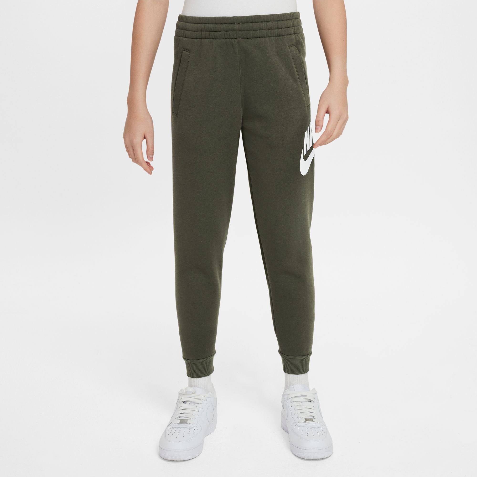 Nike Sportswear Jogginghose CLUB FLEECE CARGO KHAKI/WHITE JOGGER BIG KIDS' PANTS