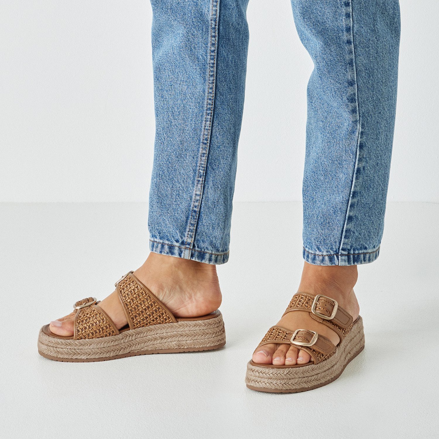 Tamaris Pantolette Plateau, Sommerschuh, Schlüpfschuh mit sommerlicher Lochung