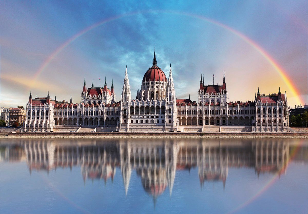 Regenbogen mit Kathedrale Fototapete Papermoon