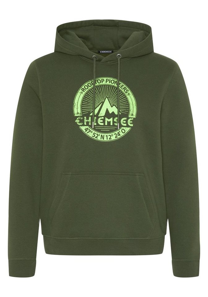 Chiemsee Kapuzensweatshirt Hoodie mit Label-Mountain-Motiv 1, CHIEMSEE  Herren-Hoodie mit Berg-Print und Schriftzügen