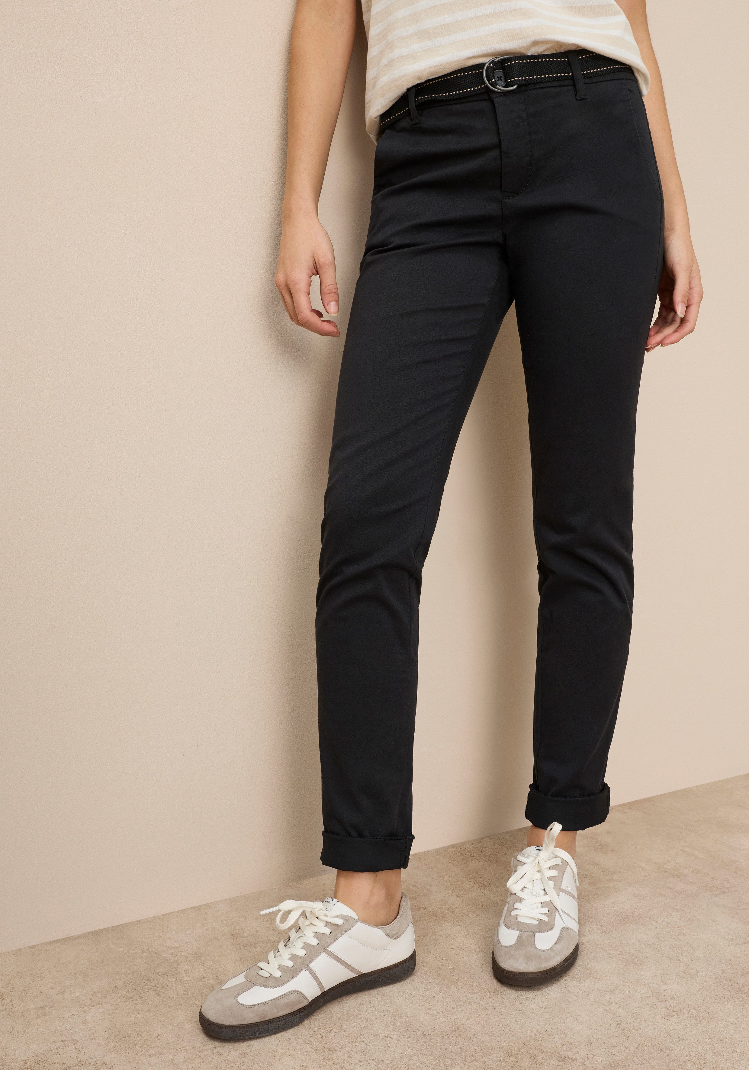 AJC Chinohose (2-tlg) in lässiger Form mit konstrastfarbendem Gürtel