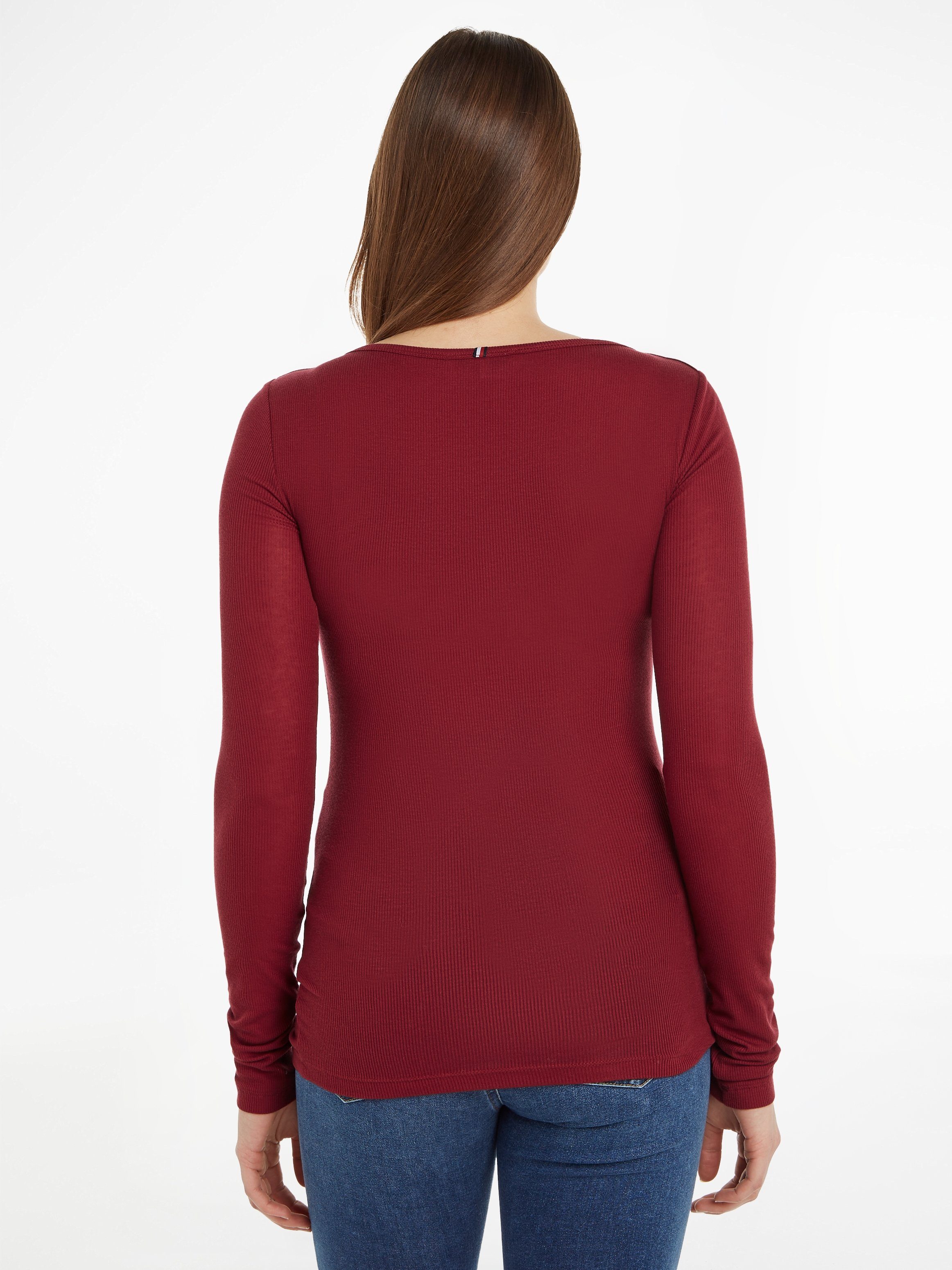 Hilfiger Ärmelabschluss Rouge Langarmshirt mit Logostickerei kleiner auf dem Tommy