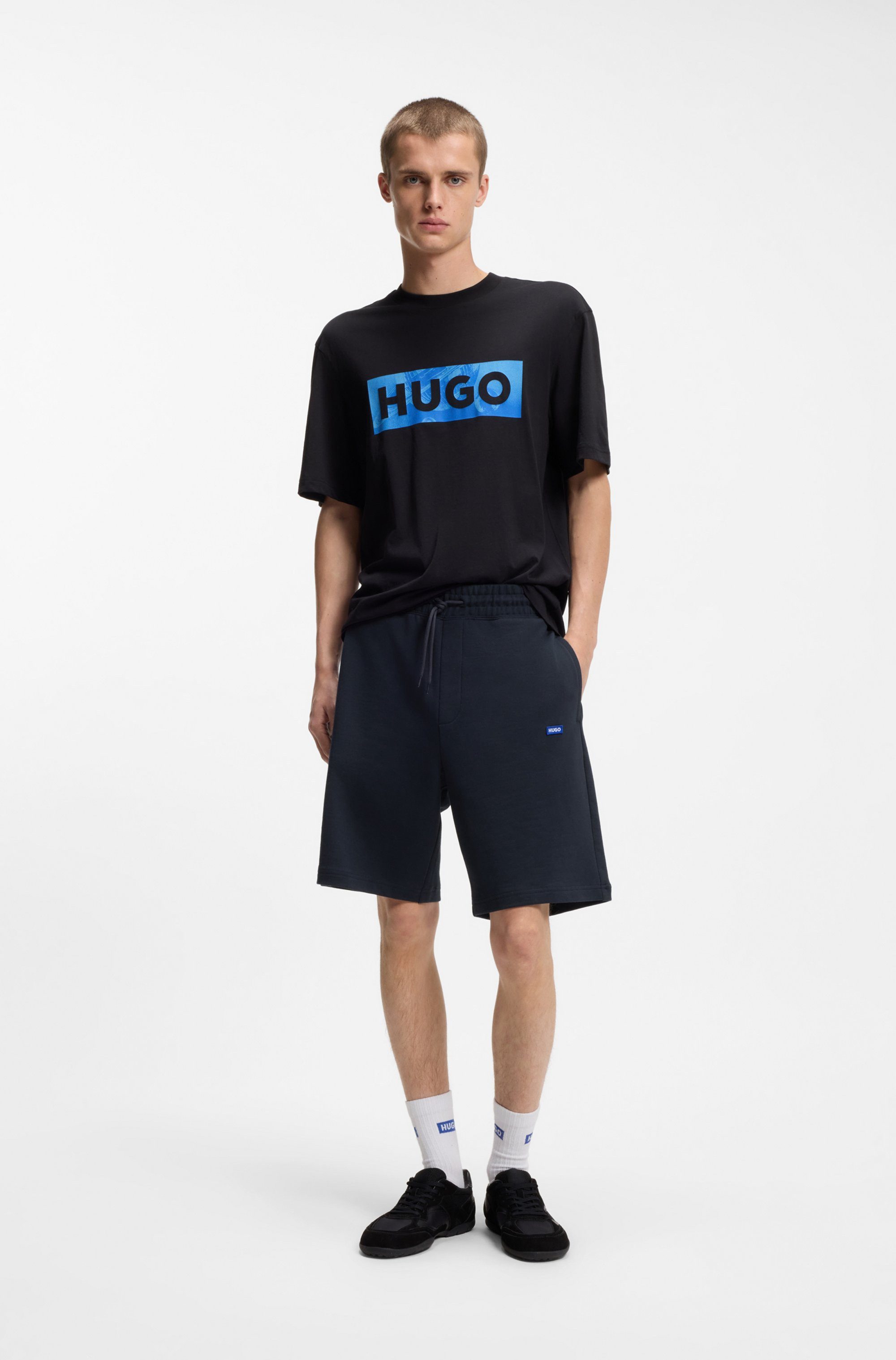 HUGO Sweatshorts Nasensio mit Markenlabel