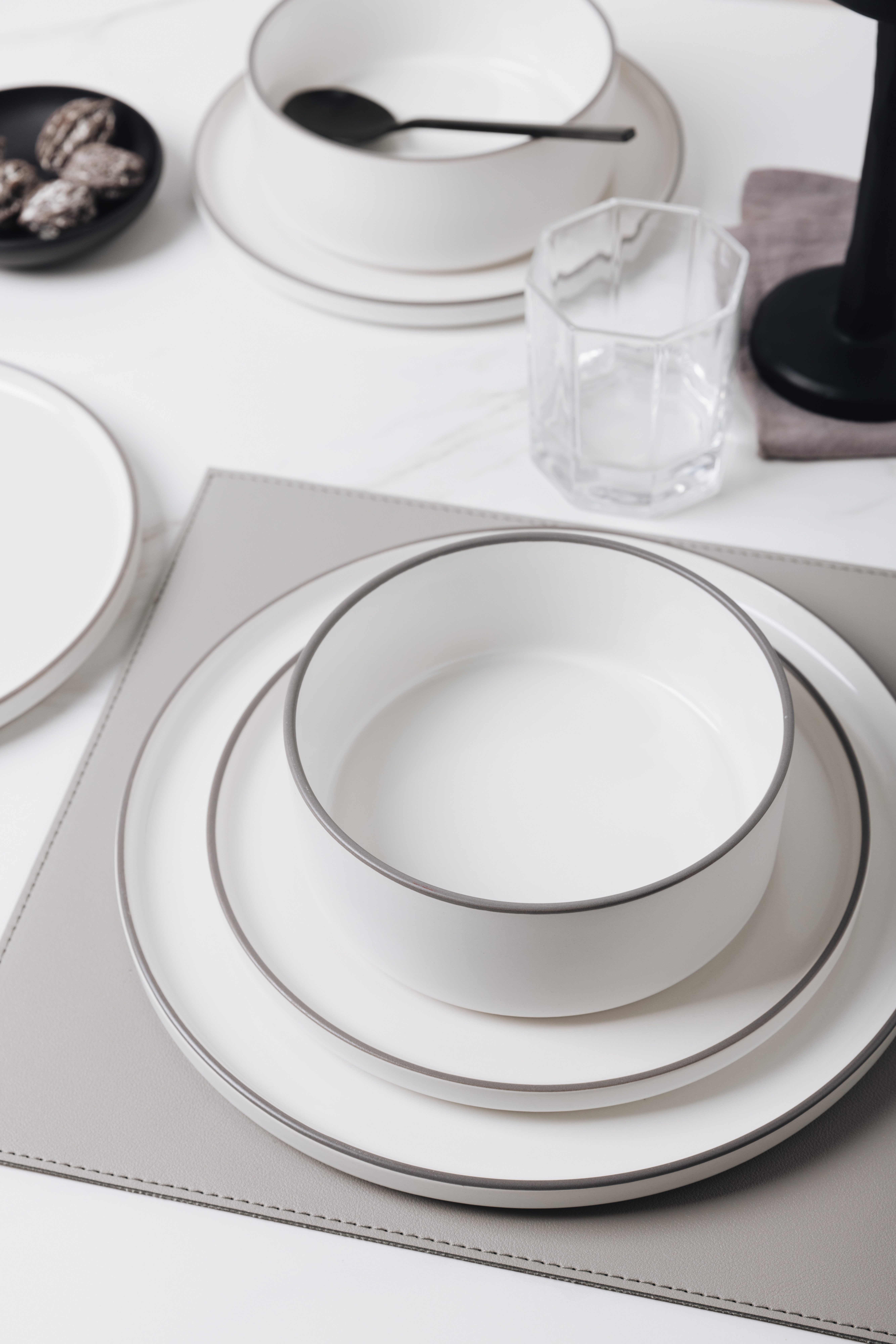 OTTO home Geschirr-Set Ylvii, außen matt, innen glänzend (18-tlg), 6 Personen, Steinzeug, spülmaschinenfest und mikrowellengeeignet – Bild 4 von 5