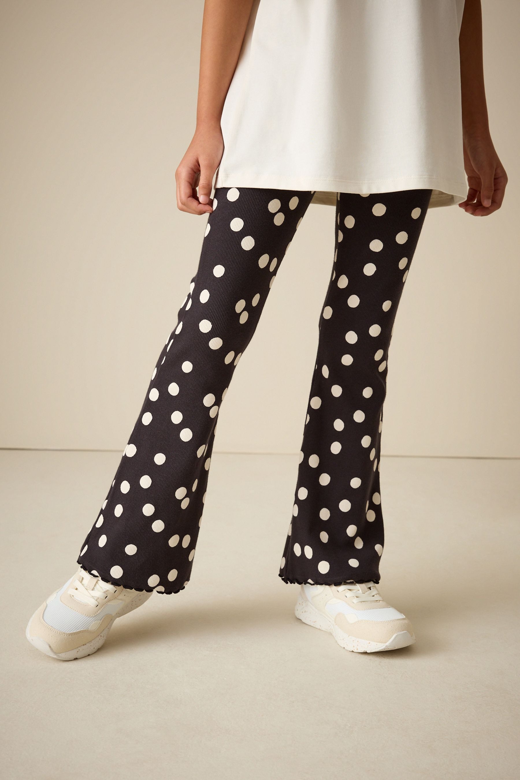 Next Leggings Gerippte Leggings mit ausgestelltem Bein (1-tlg)