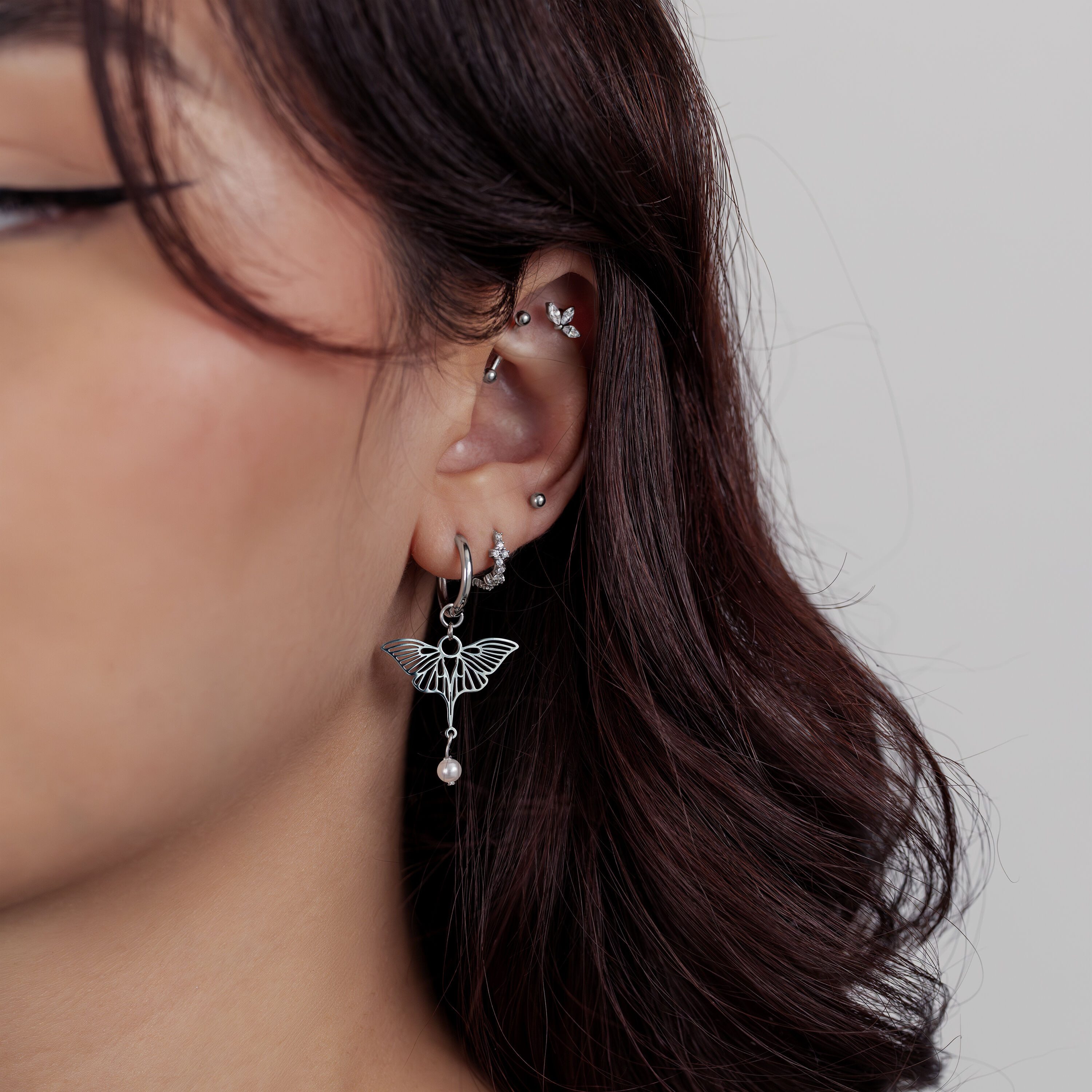 Wildcat Paar Ohrhänger Little Synthetic Pearl Dragonfly Hoops - Silber, Chirurgenstahl 316L - wasserfest, langlebig, hautverträglich