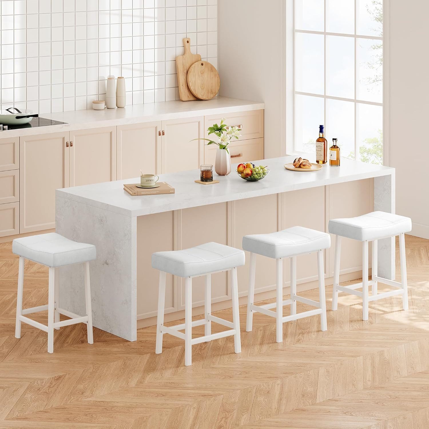 GarveeMore Barhocker Barstuhl 4er Set Bistrostuhl Küchenhocker, Gepolsterte Sattelhocker aus PU-Leder mit Metallgestell,für Küchen