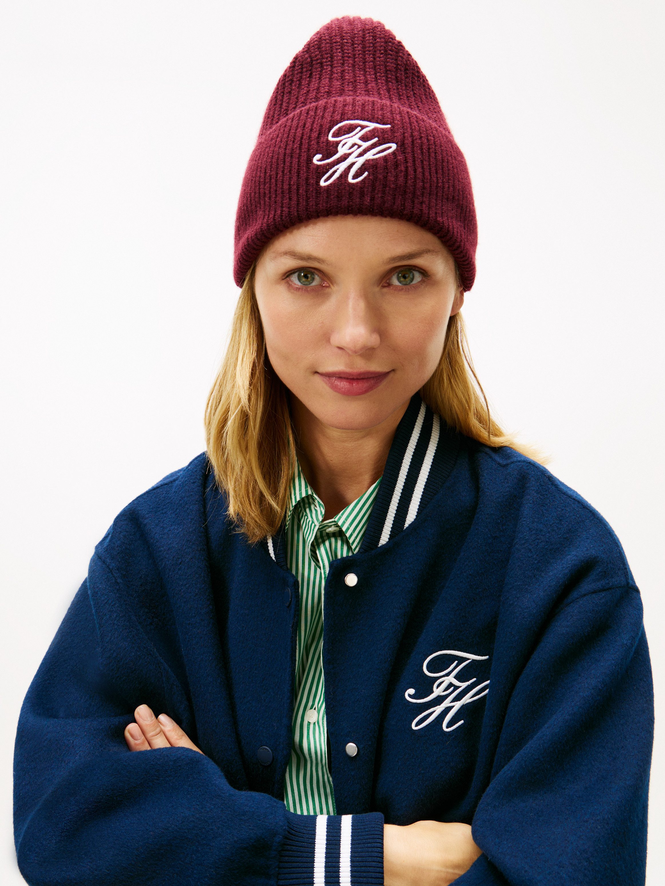 Tommy Hilfiger Beanie TOMMY SCRIPT CASHMERE aus Kaschmirmix mit gesticktem Logo, Maße 21 x 24,5 cm