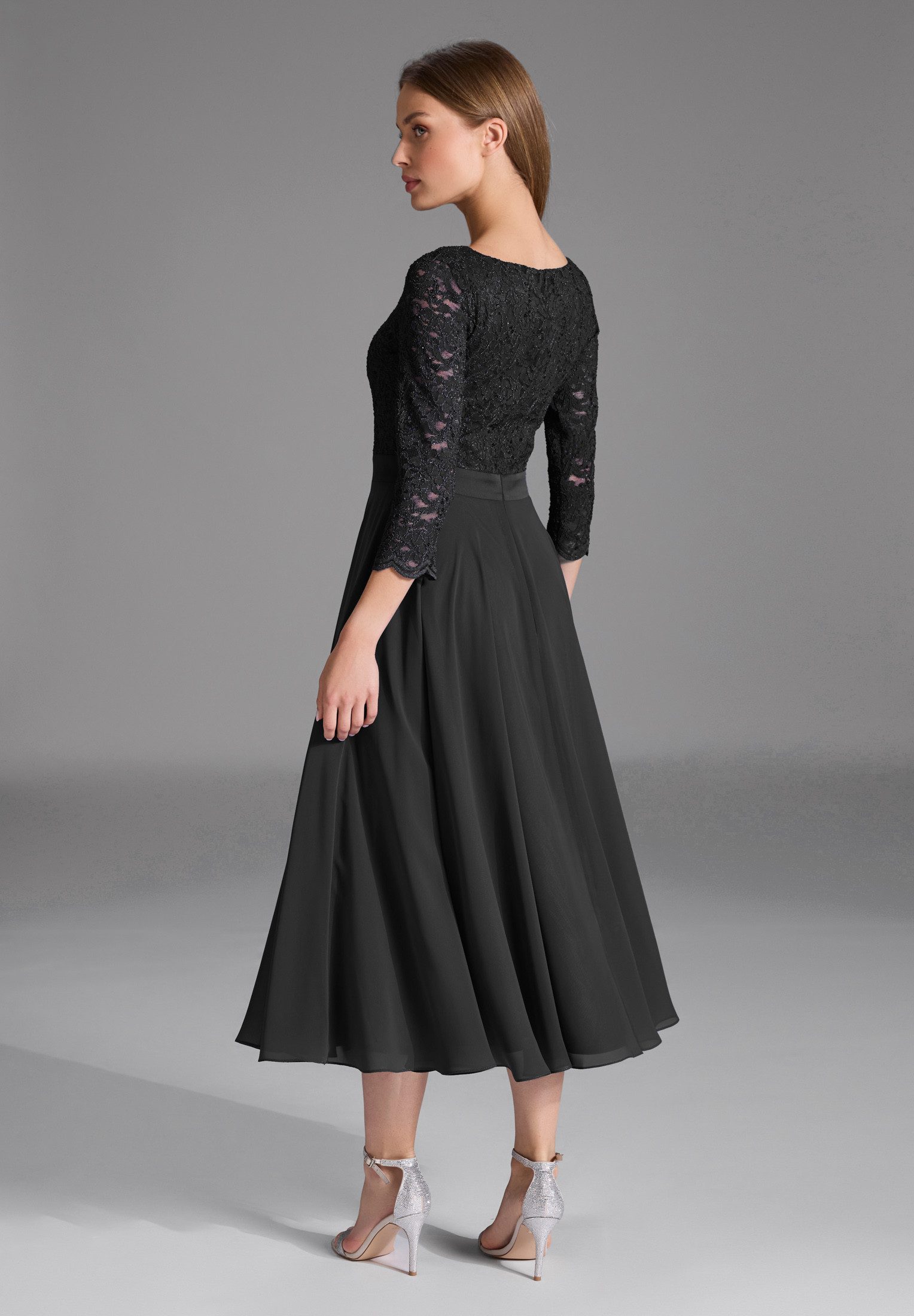 SWING Cocktailkleid Taillierter Schnitt mit ausgestelltem günstig online kaufen