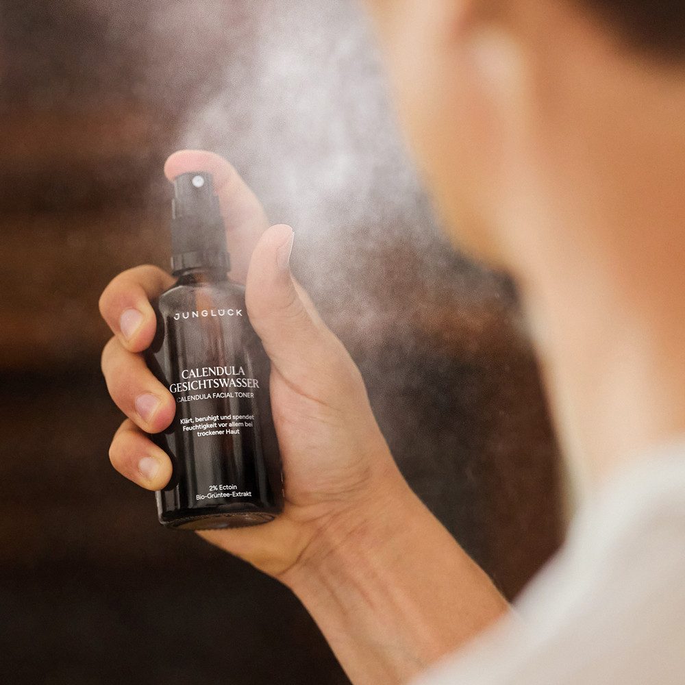 JUNGLÜCK Gesichtswasser Calendula Gesichtswasser Spray - Facial Toner, 1-tlg., Klärt, beruhigt und spendet Feuchtigkeit vor allem bei trockener Haut