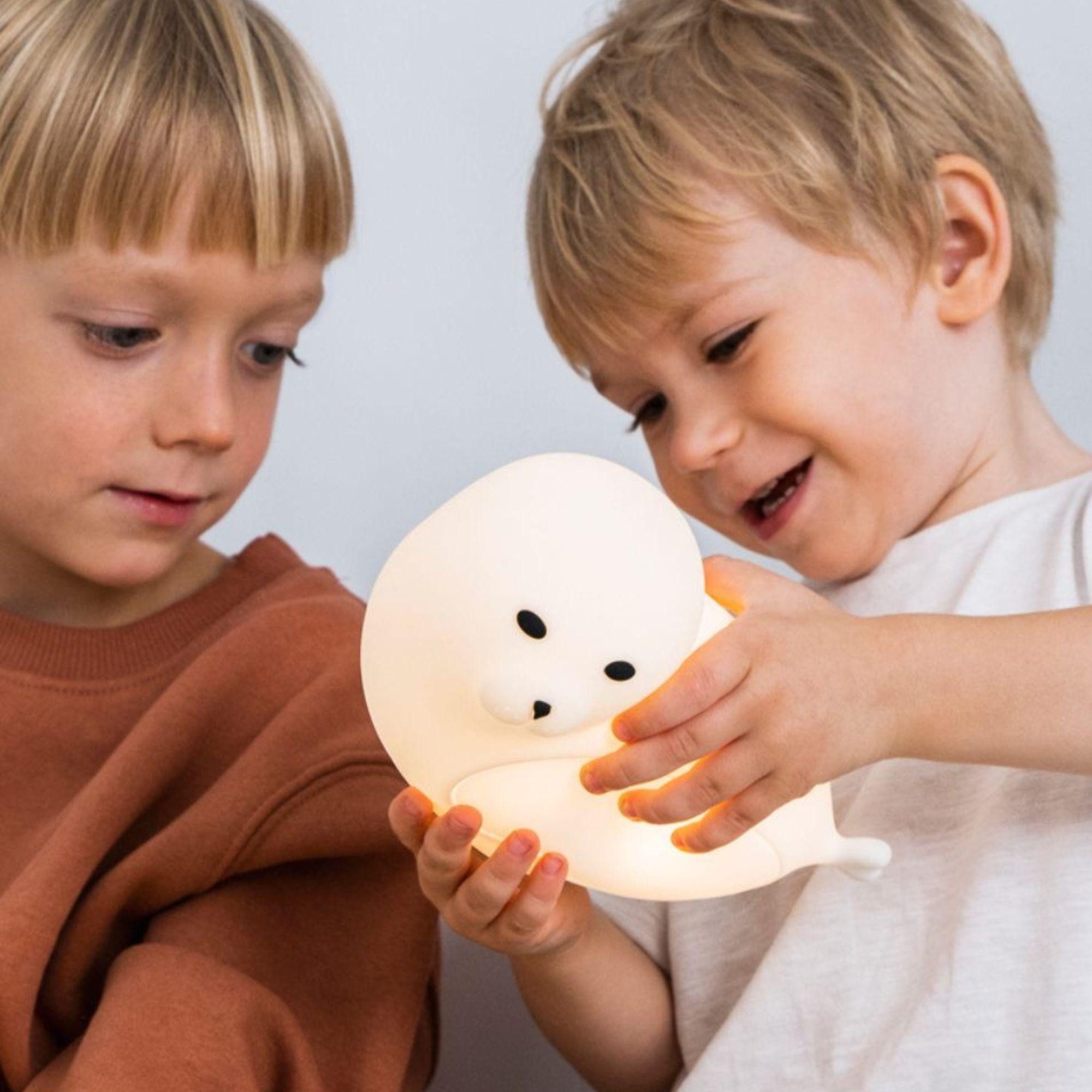 Rabbit & Friends LED Nachtlicht Robbe Silikon Lampe Nachtlicht mit Fernbedienung, LED fest integriert