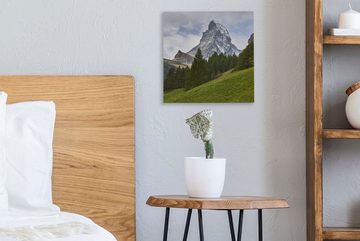 OneMillionCanvasses® Leinwandbild Das Schweizer Matterhorn hinter einem Tannenwald, (1 St), Leinwand Bilder für Wohnzimmer Schlafzimmer