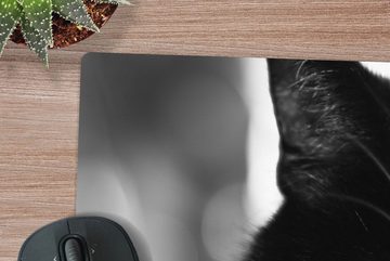 MuchoWow Gaming Mauspad Schwarz-Weiß-Foto des Kopfes einer schwarzen Katze mit gelben Augen (1-St), Büro für Tastatur und Maus, Mousepad Gaming, 90x60 cm, XXL, Großes