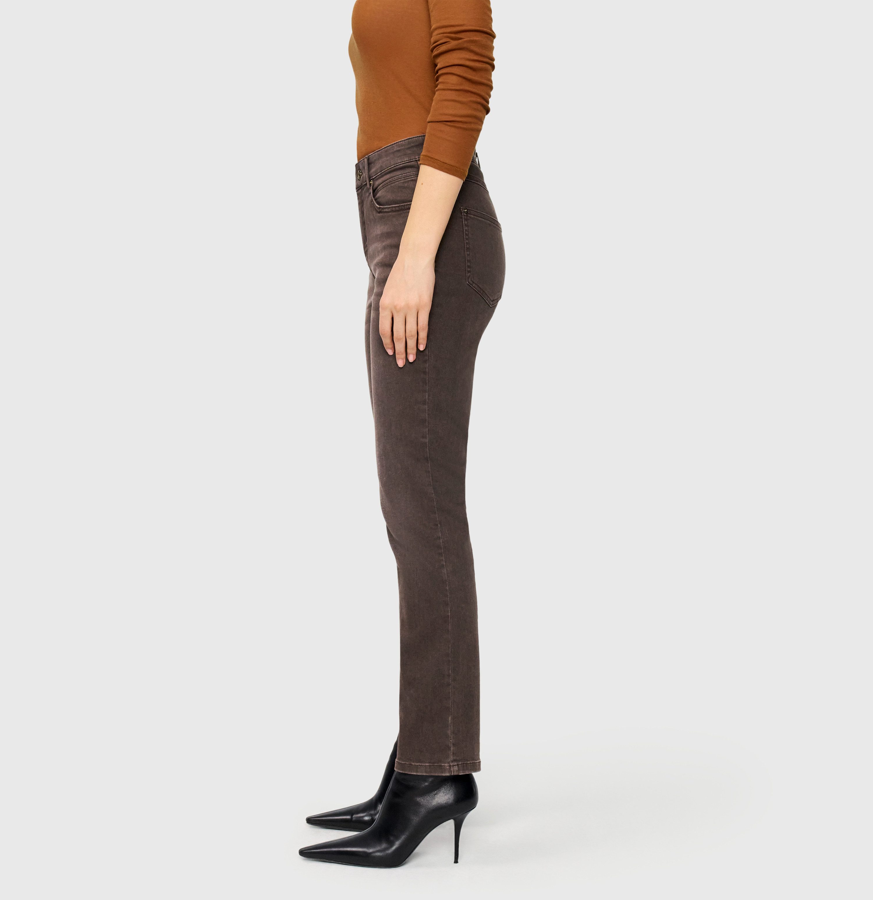 MAC Straight-Jeans MACMELANIE Figurformende Denim-Qualität mit hervorragendem Rücksprung-Verhalten