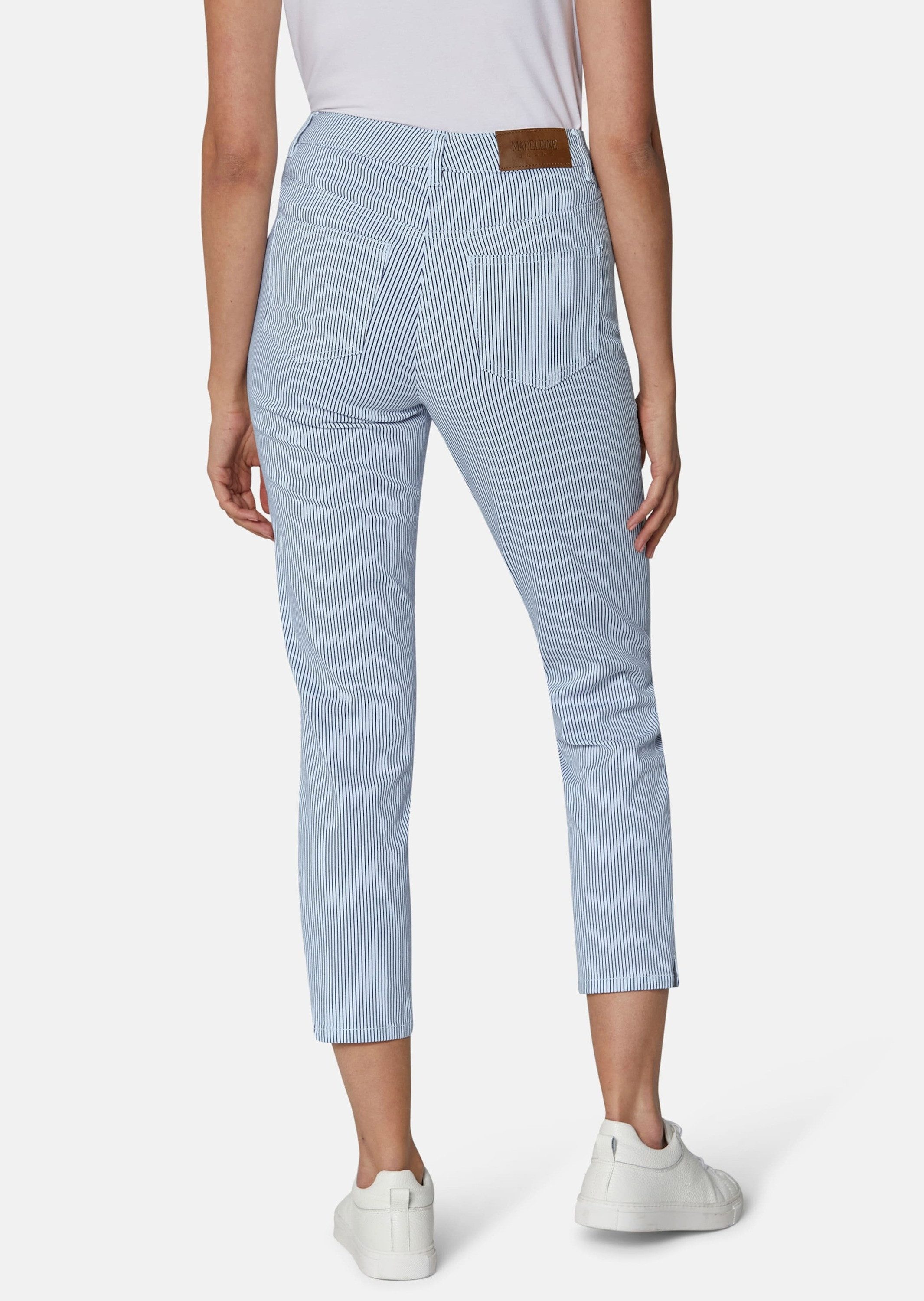 MADELEINE Gerade Jeans Fein gestreifte 7/8-Jeans, Formbund Streifen-Design, Knopfverschluss und dezente Taschennieten