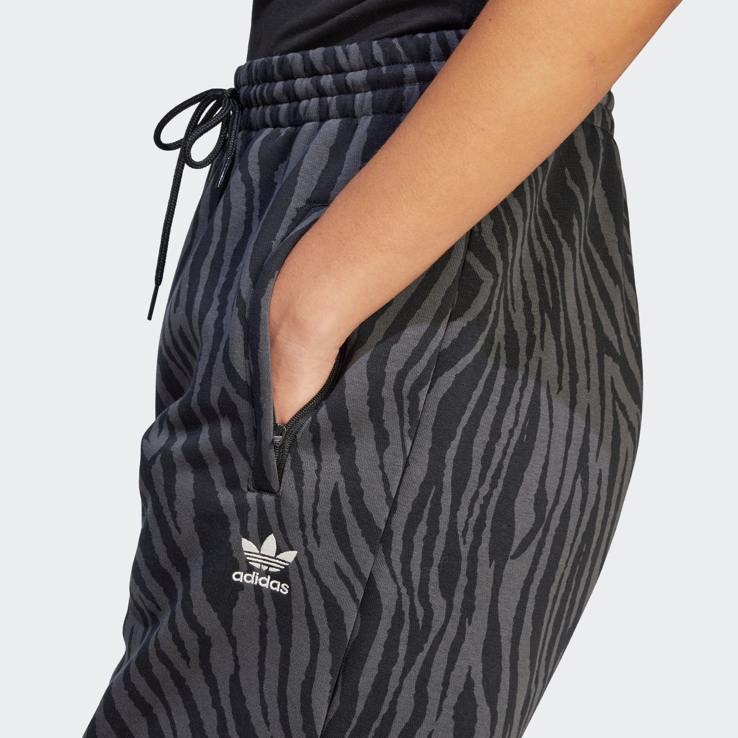 Carbon ALLOVER Black ZEBRA Sporthose adidas (1-tlg) PRINT / Originals ANIMAL ESSENTIALS