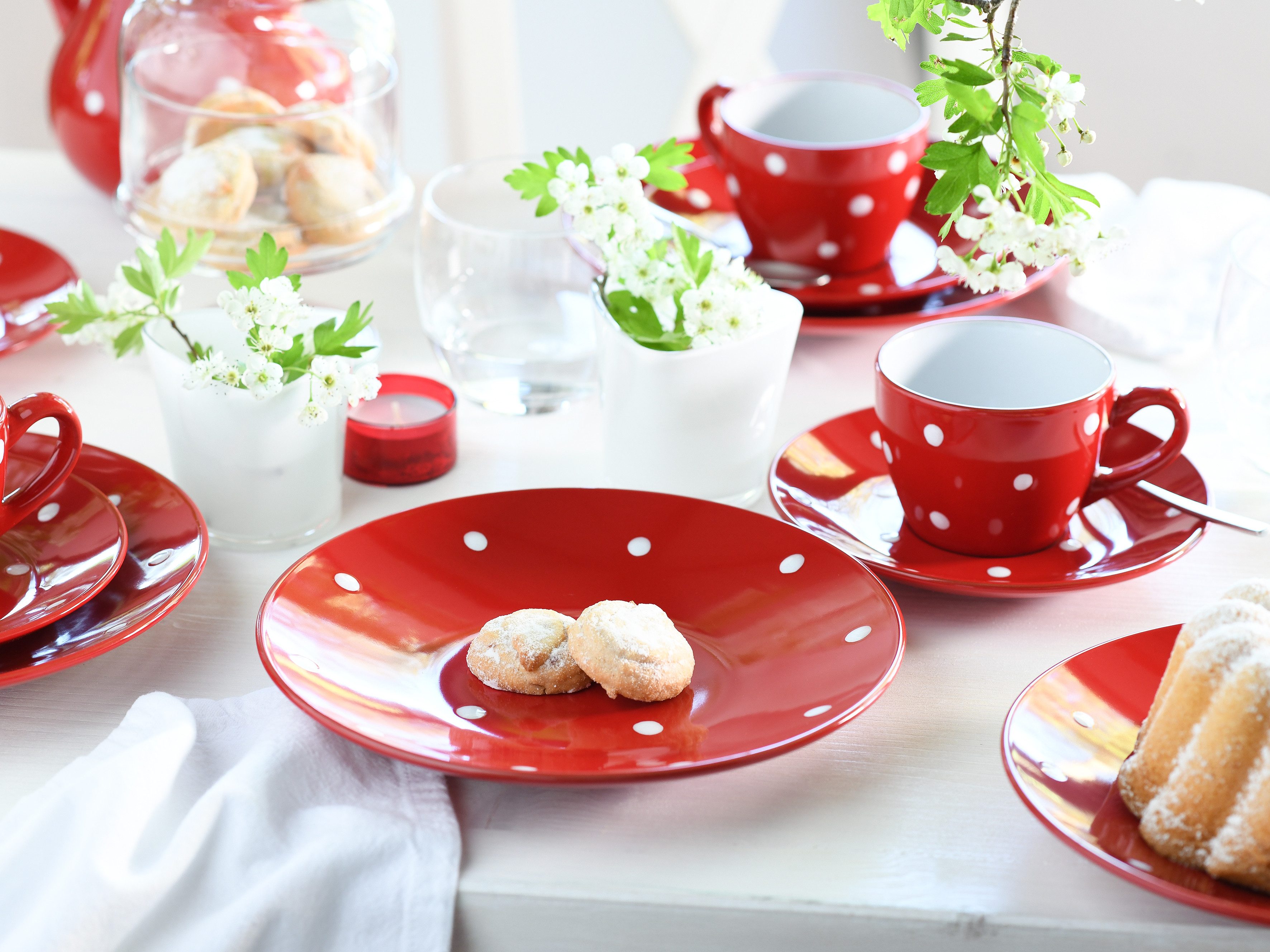 CreaTable Kaffeeservice Polka Dots, Service 18-tlg. (18-tlg), 6 Personen, Steinzeug, Fröhliche Farbgebung, Polka Dots