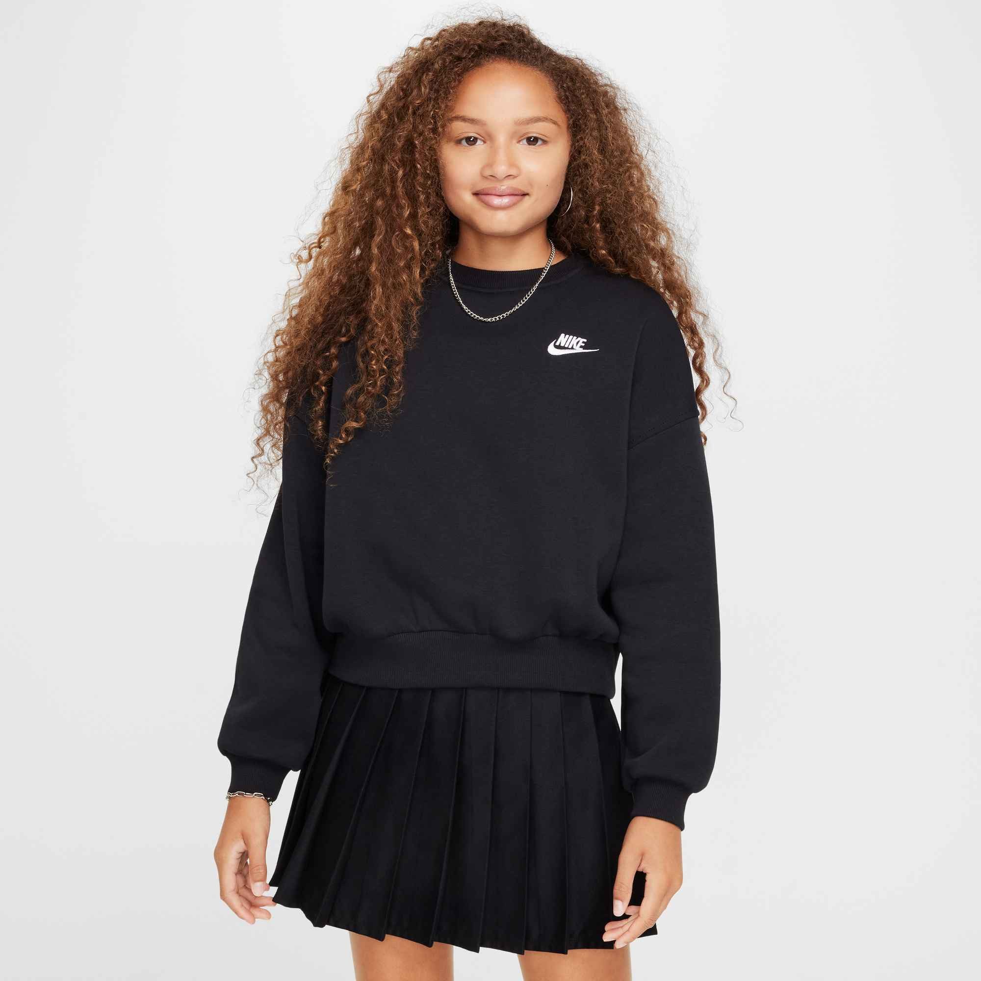Nike Sportswear Sweatshirt lockerer Schnitt, leichtes Fleece, leicht verkürztes Design