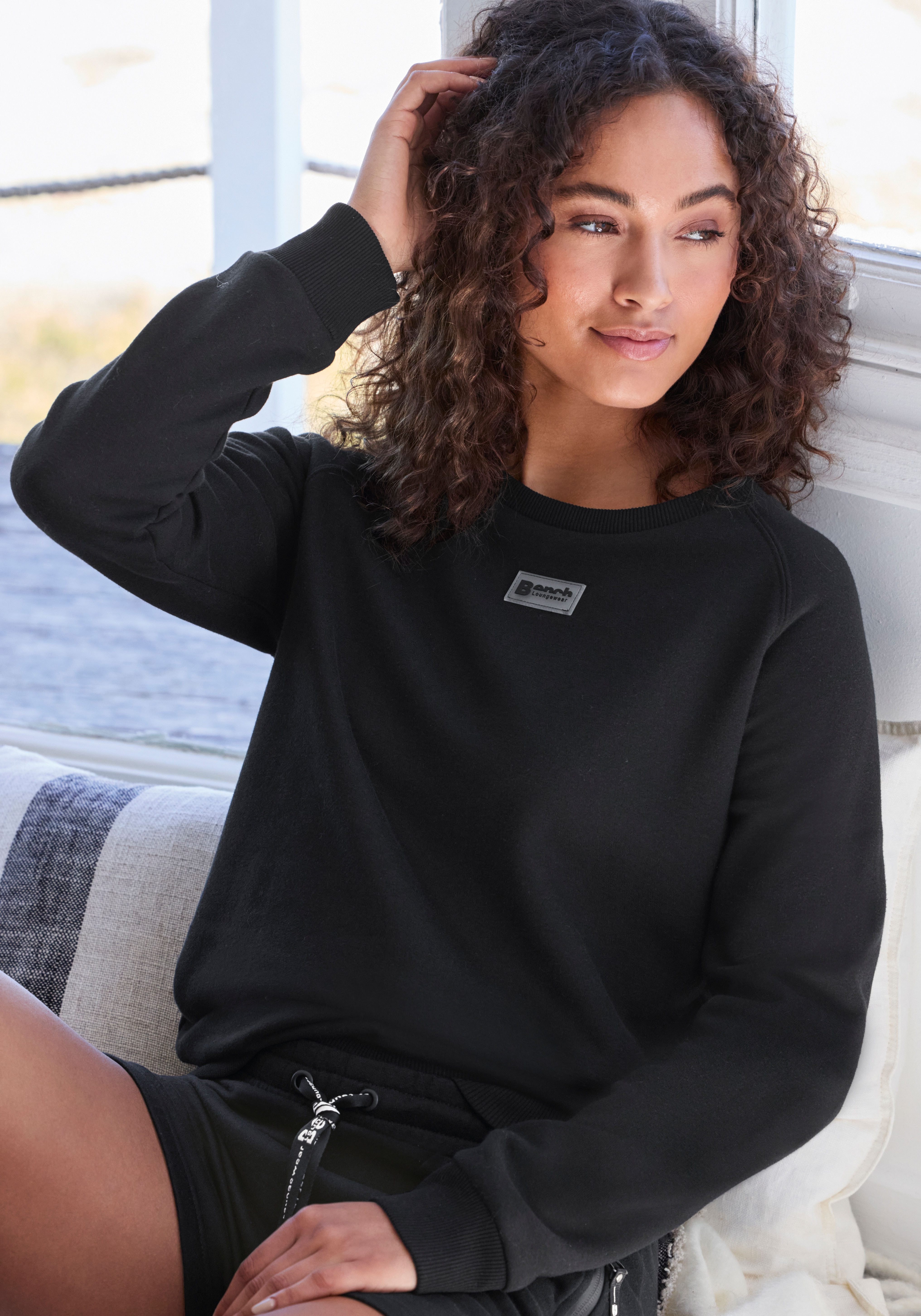 Bench. Loungewear Sweatshirt mit kleinem Logo Detail, Loungewear