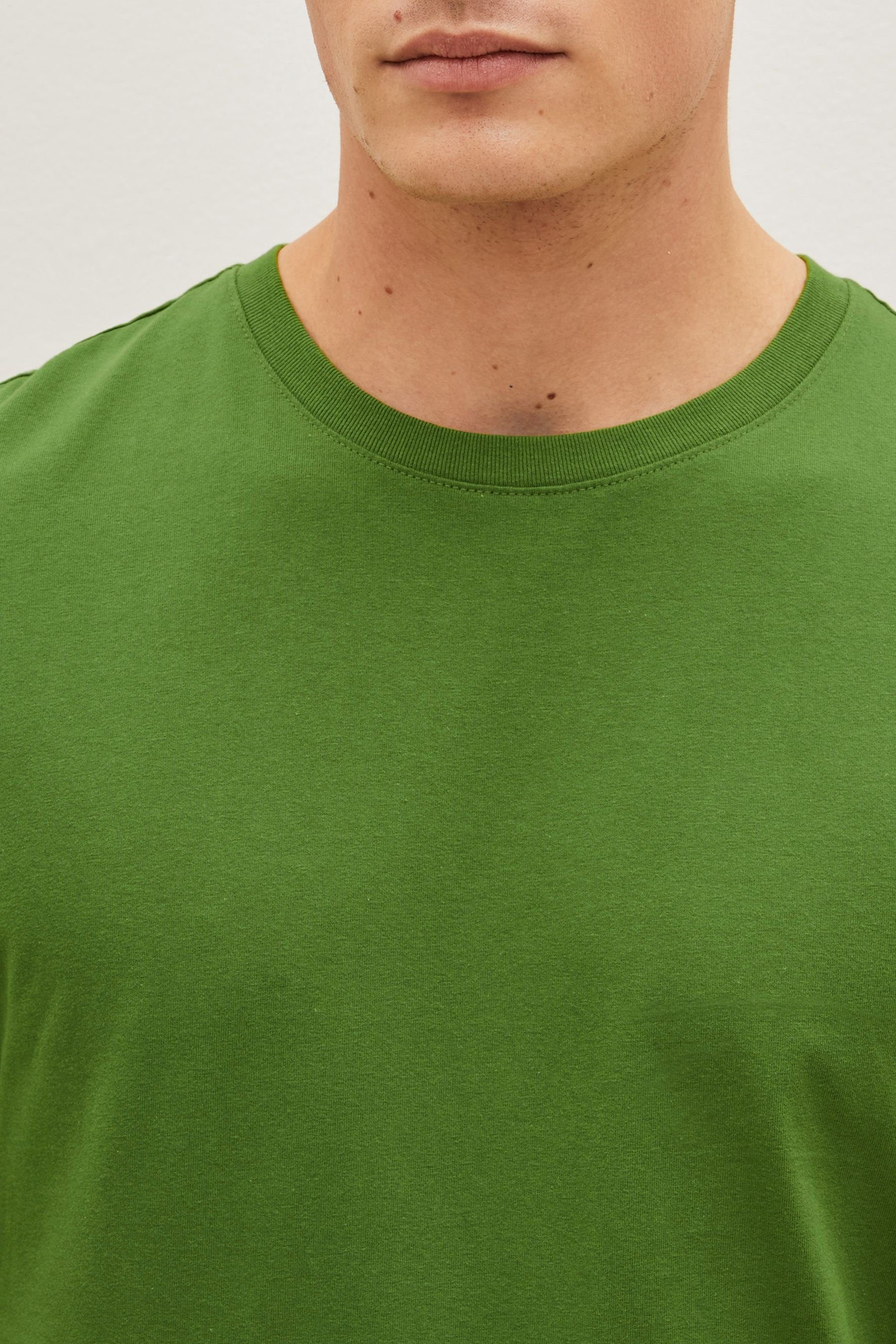 (1-tlg) Rundhalsausschnitt Essential T-Shirt Olive mit T-Shirt Green Next