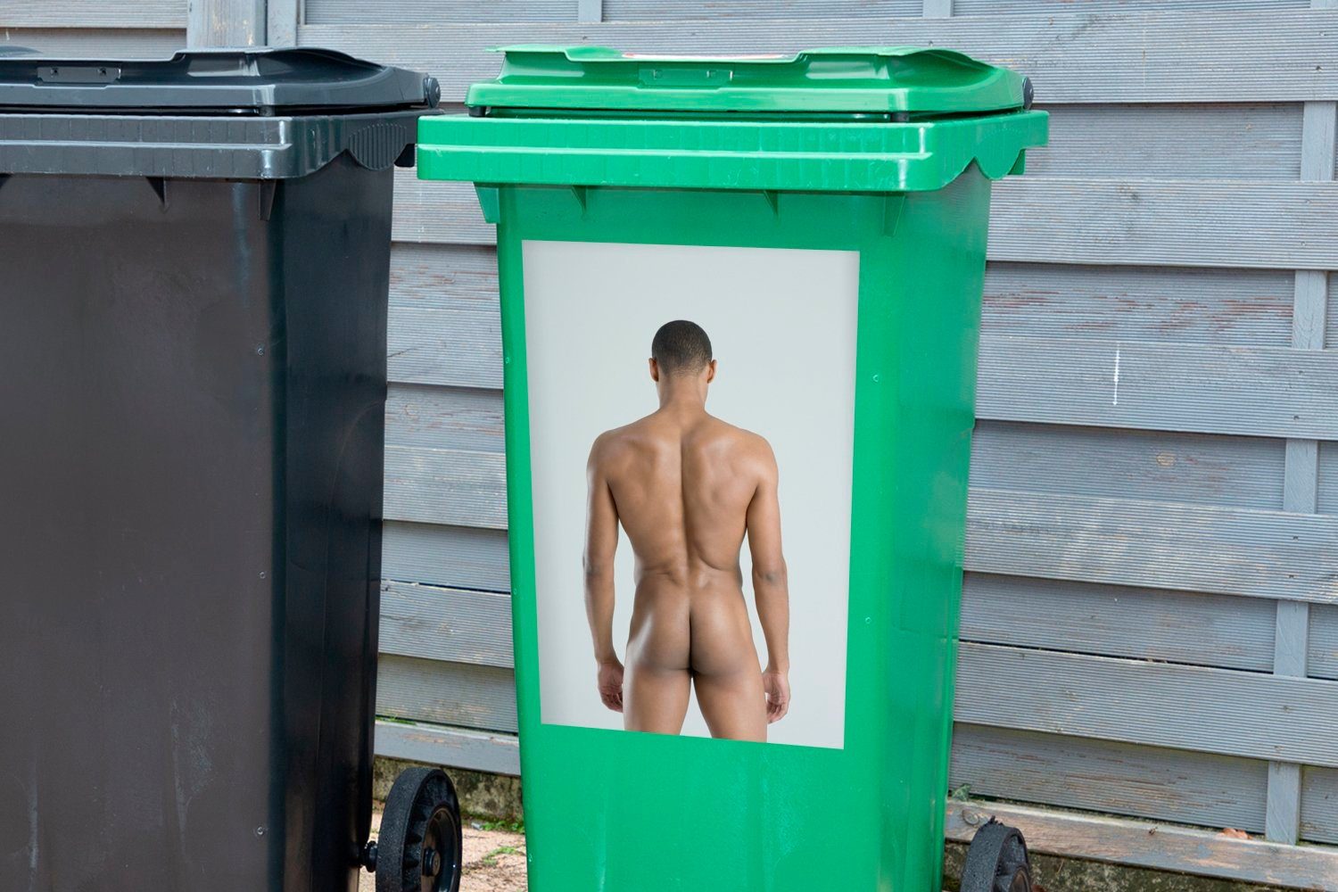 MuchoWow Wandsticker Sticker, Mannes Container, Rückansicht St), eines Abfalbehälter (1 Mülleimer-aufkleber, Mülltonne, farbigen