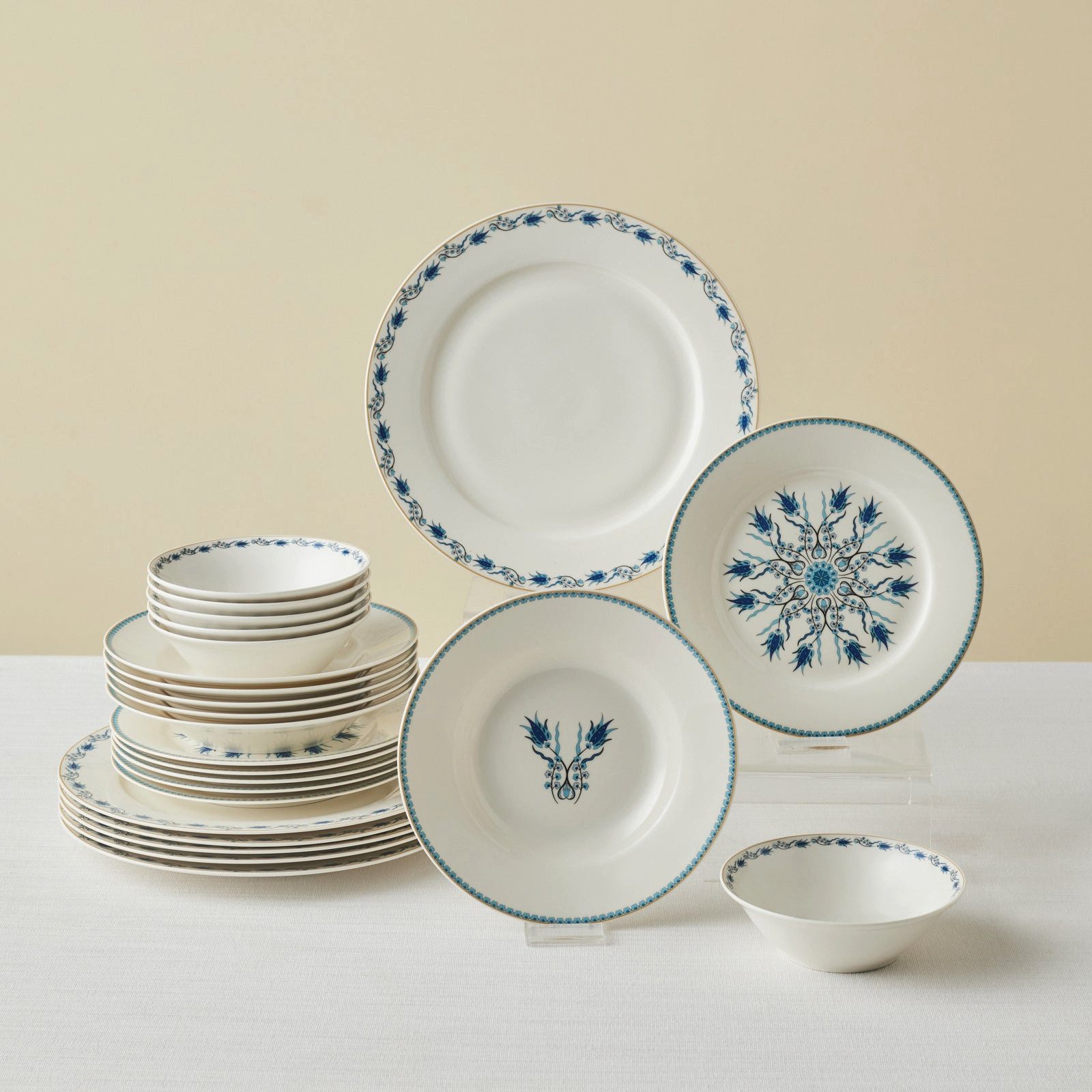 Karaca Geschirr-Set Karaca Forever Iznik Bone China Tafelservice 24-tlg., 6 Pers. (24-tlg), 6 Personen, KNOCHENPORZELLAN