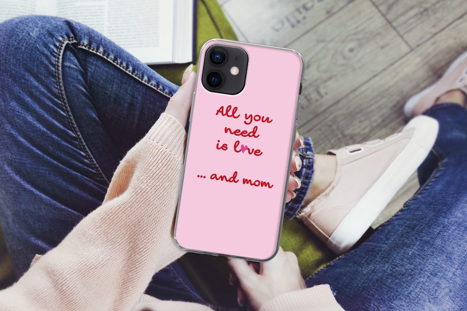 MuchoWow Handyhülle für Apple iPhone 12 Mutter - Liebe - Text - Rot, Smartphone-Bumper, Print, Handy Schutzhülle Dünn