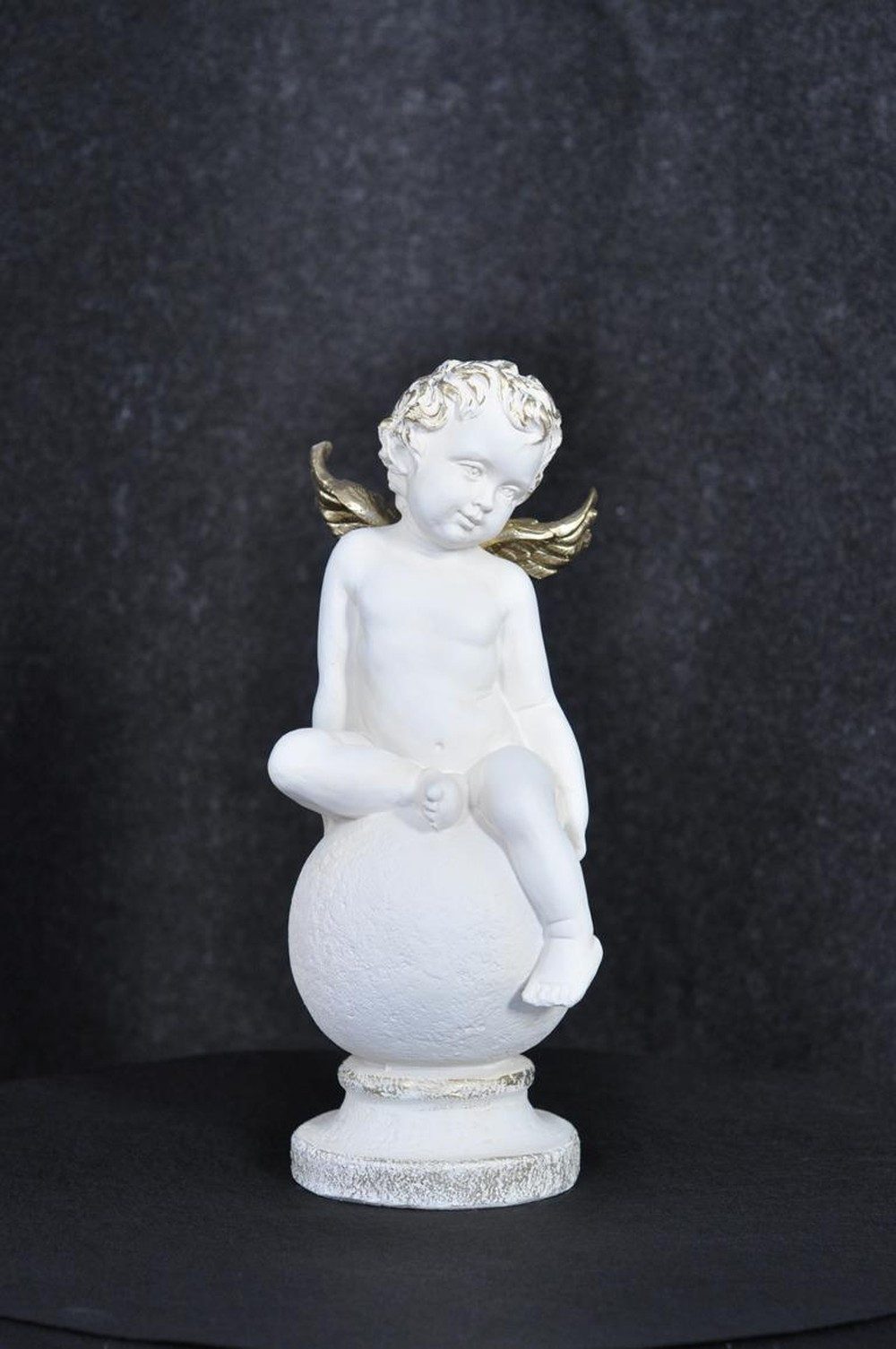 JVmoebel Engelfigur Engel Figur aus hochwertigem Polyresin in elegantem Design, Made in Europa