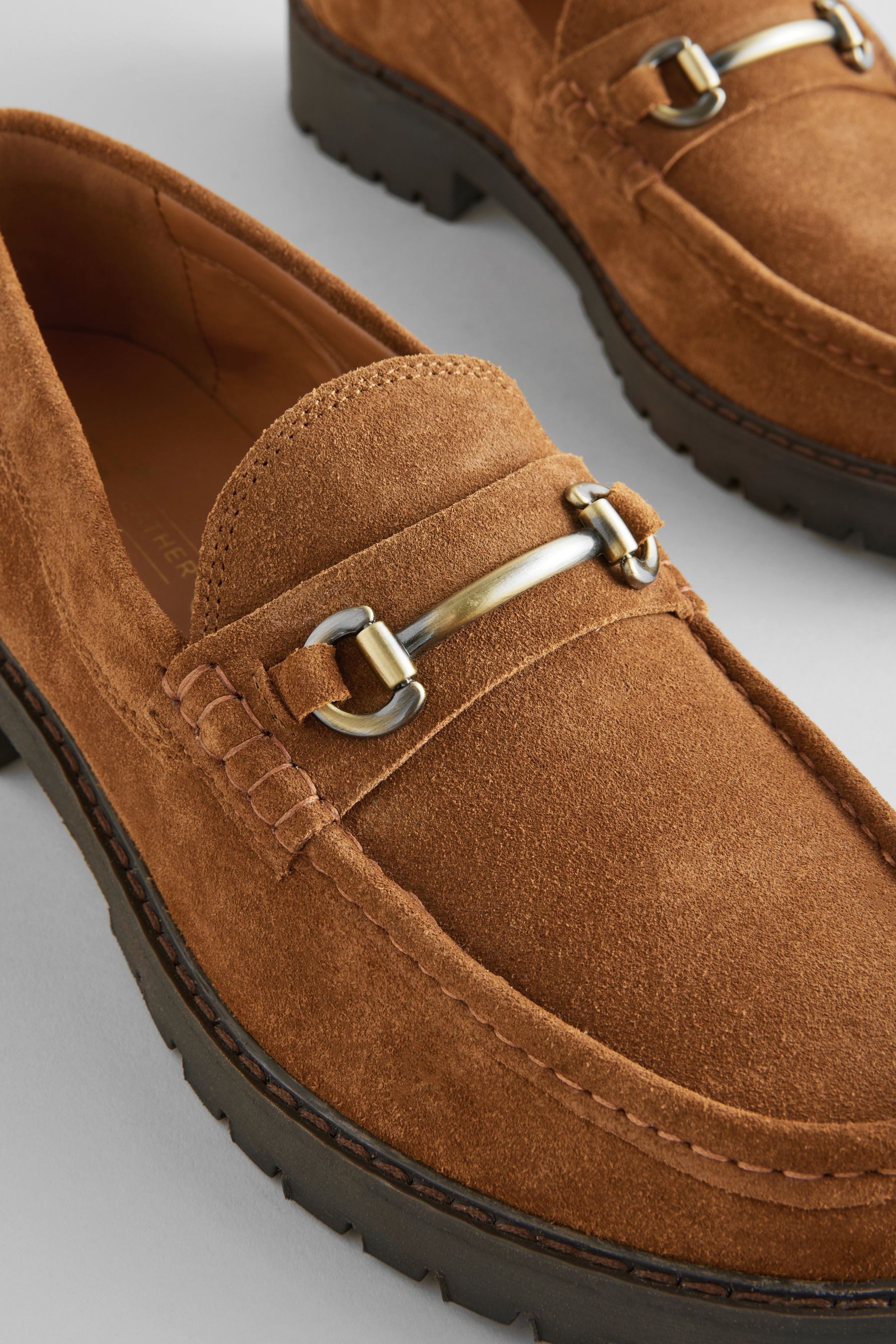 Next Klobige Loafer aus Veloursleder mit Trense Loafer (1-tlg)