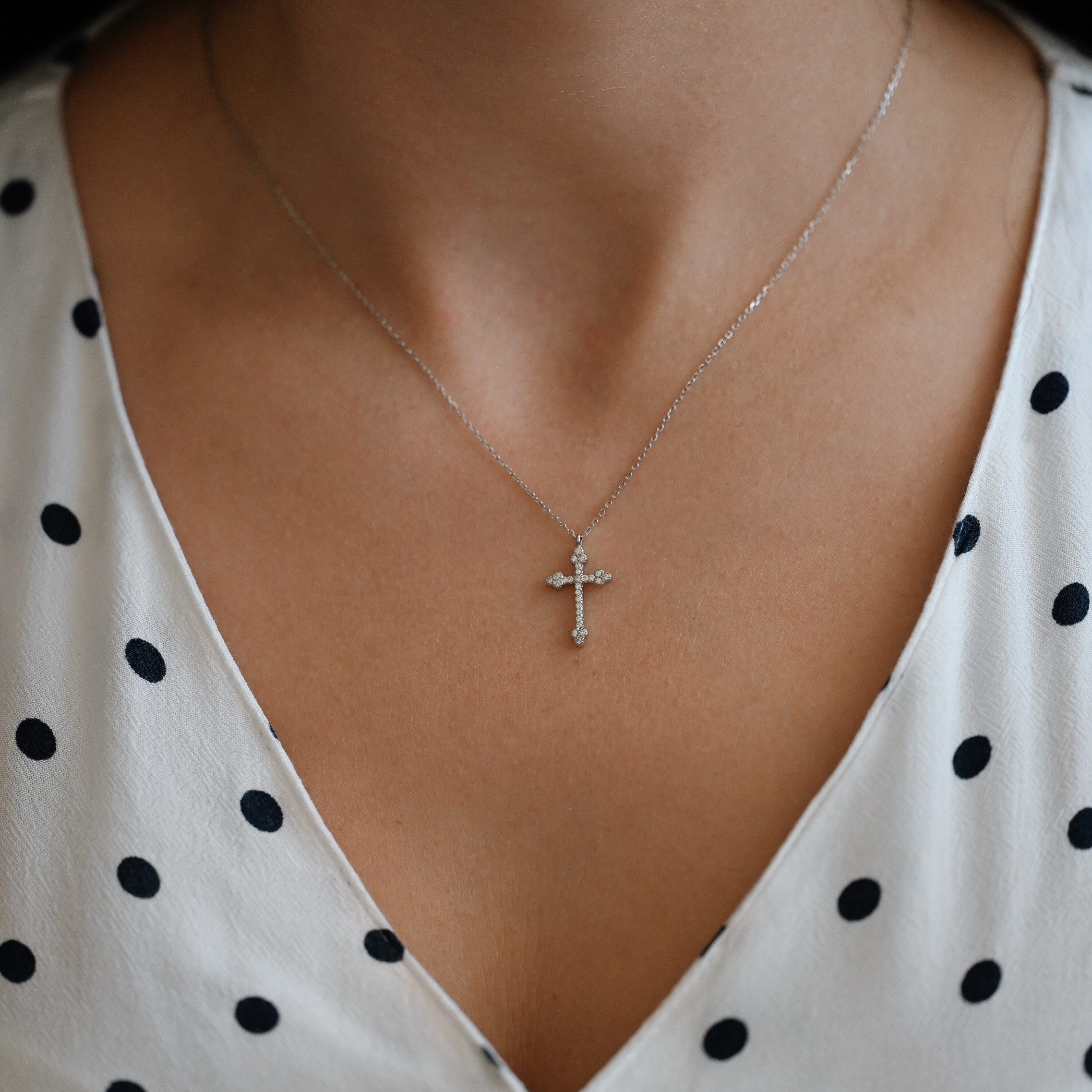 Runde Perlé Kreuzkette Vintage Kreuz Anhänger günstig online kaufen