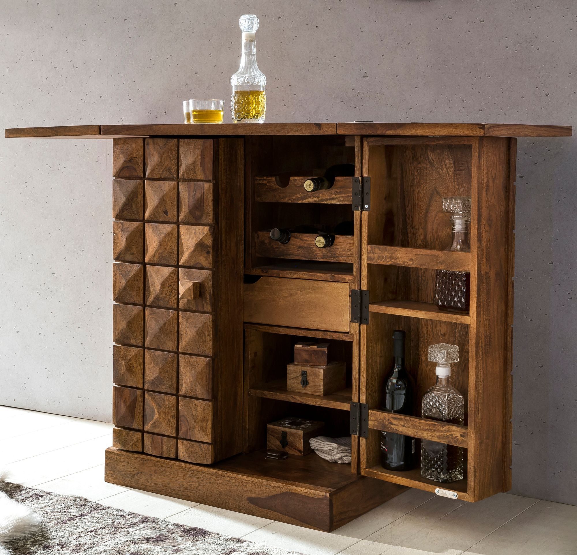furnicato Barschrank Hausbar Massivholz, Walnuss Finish 12 Flaschen 9 Fächer (1-St)