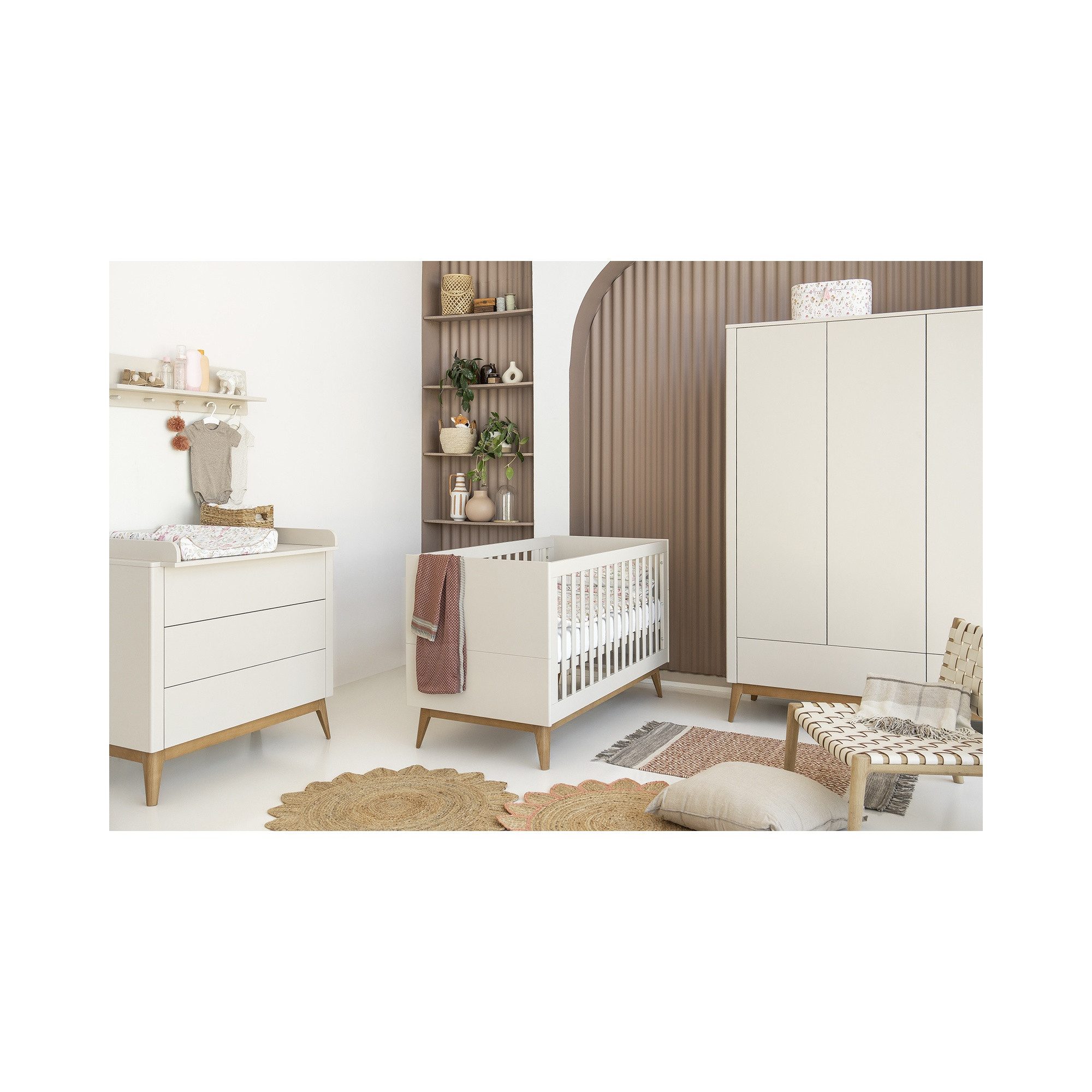 Raumhirsch Furniture Babybett Modernes Babybett SETH 140x70 cm mit Schlupfsprossen, Liegefläche 140 x 70 cm, Skandinavische Optik, Massives Buchenholz