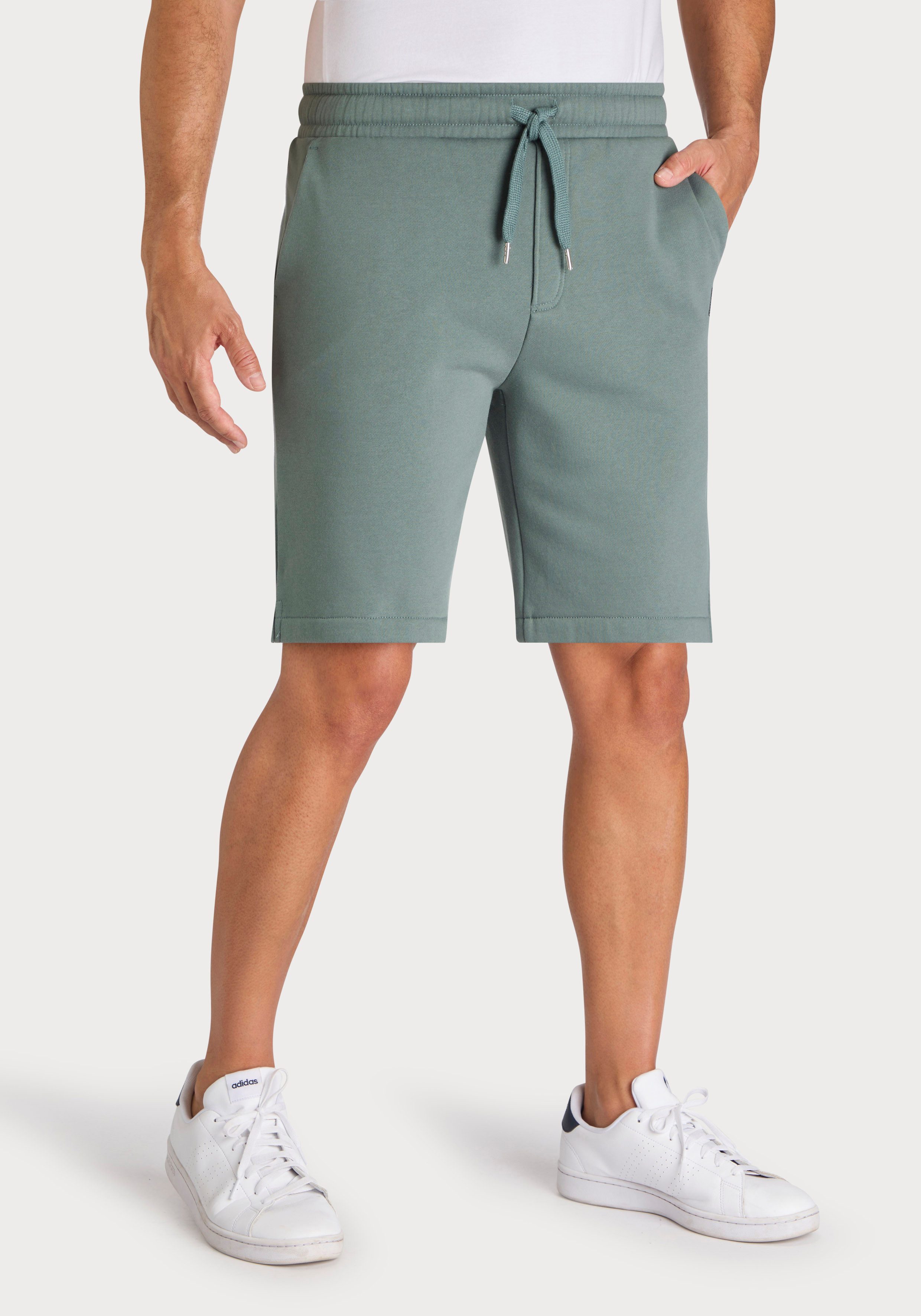 John Devin Sweatshorts - kurze Hose aus innen angerauter Sweatware mit breiter Kordel und seitlichen Taschen