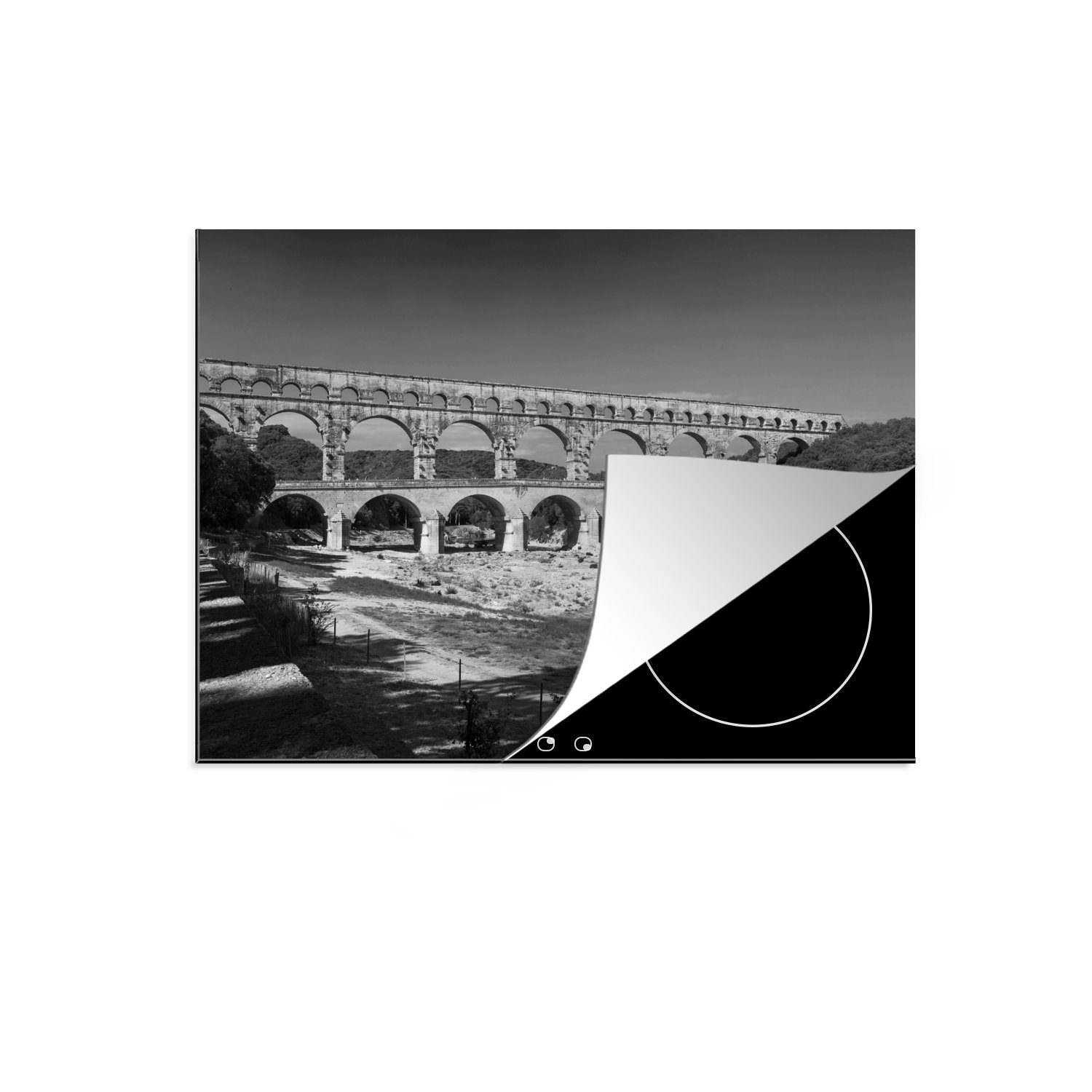 MuchoWow Herdblende-/Abdeckplatte Schöne Schwarz-Weiß-Fotografie des Pont du Gard in Frankreich, Vinyl, (1 tlg), 70x52 cm, Mobile Arbeitsfläche nutzbar, Ceranfeldabdeckung