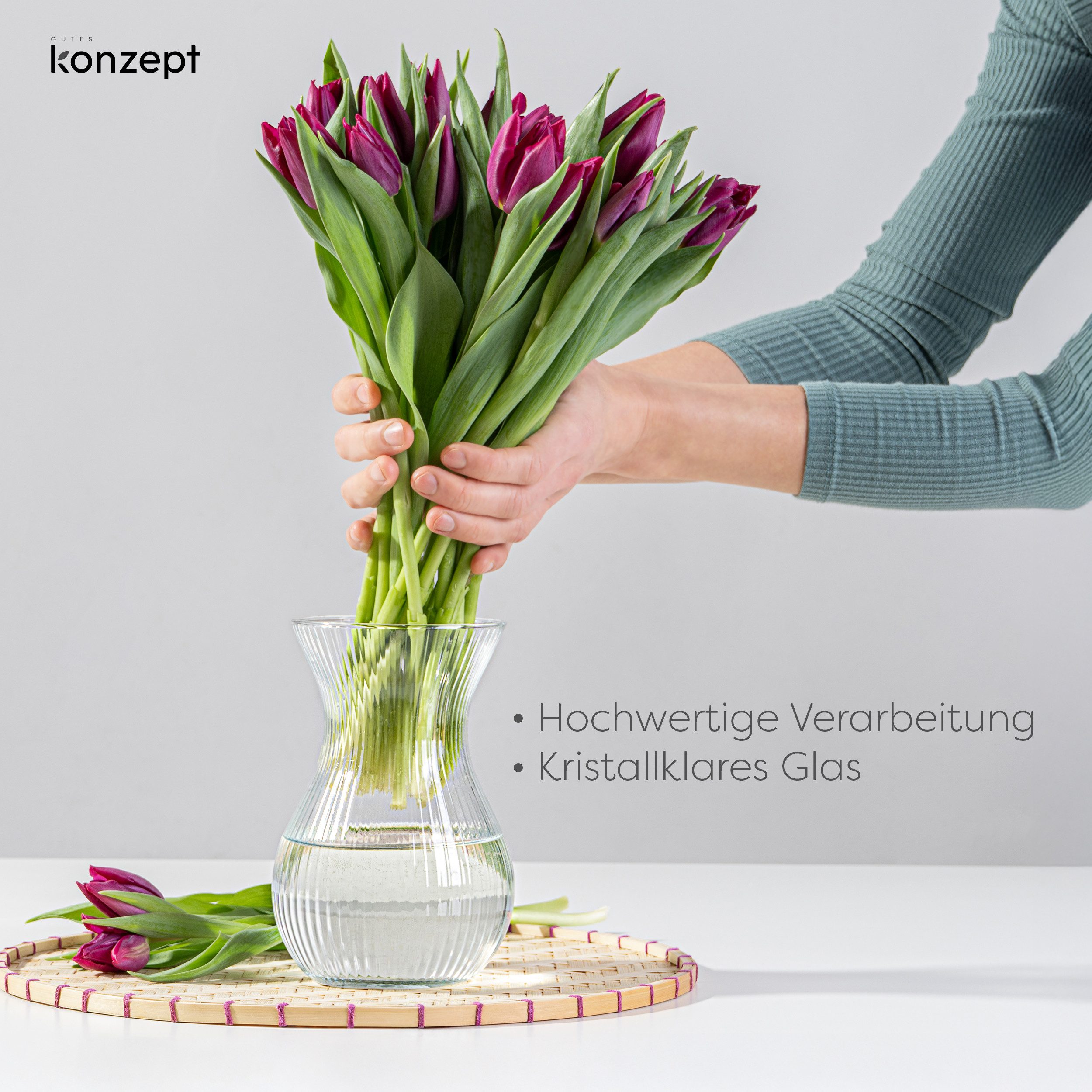 KONZEPT Tischvase Glasvase geriffelt 18 cm hoch, Ø11 cm – stilvolle Tischvase aus Glas (Set, 2 St), für Blumen, Tulpen & Deko im Wohnzimmer oder Büro – Bild 3 von 5
