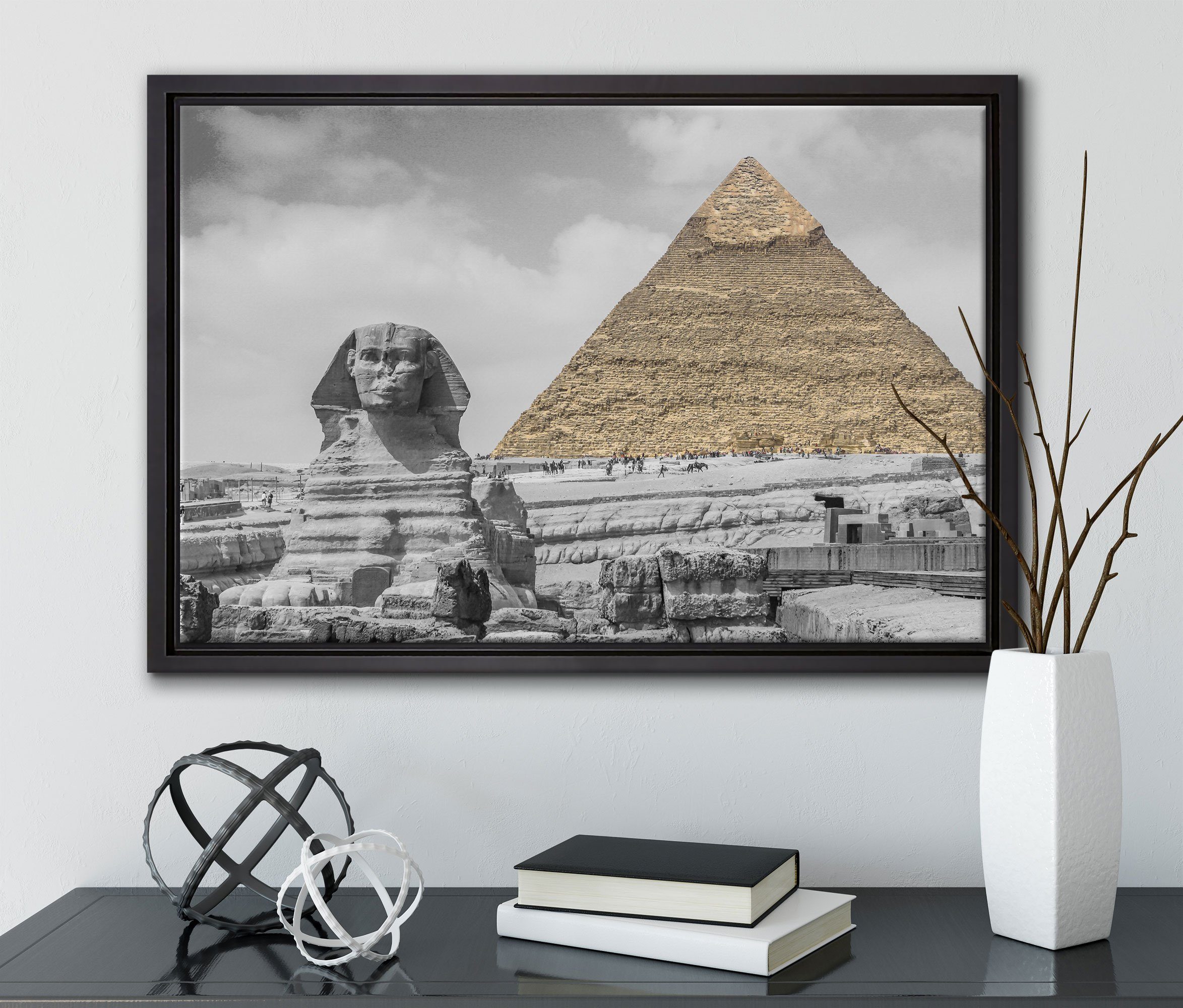 Leinwandbild inkl. fertig Leinwandbild Sphinx Zackenaufhänger einem Wanddekoration Pyramide, Pixxprint gefasst, (1 vor bespannt, St), in Schattenfugen-Bilderrahmen
