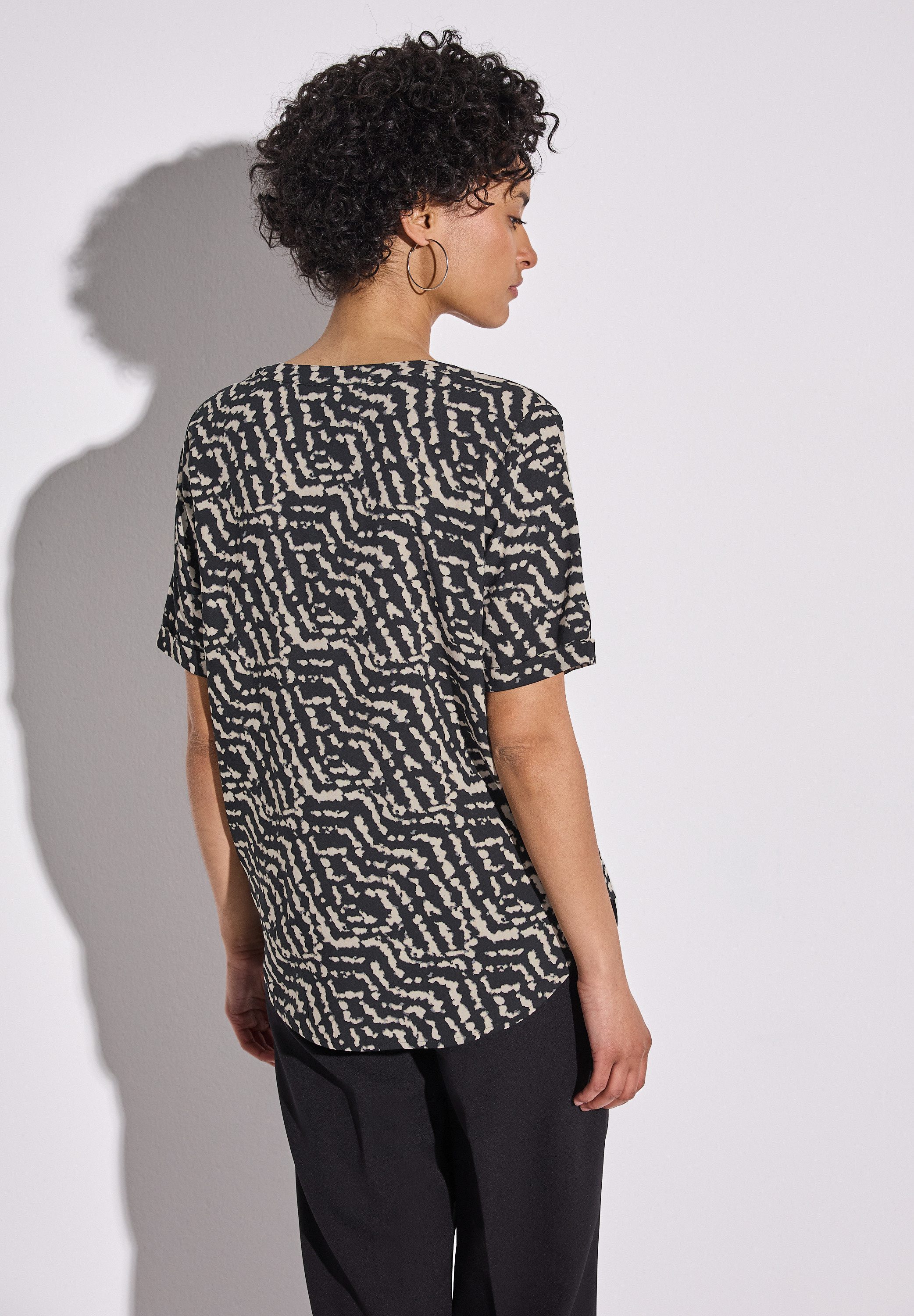 STREET ONE Shirtbluse mit geschlitztem Rundhalsausschnitt günstig online kaufen