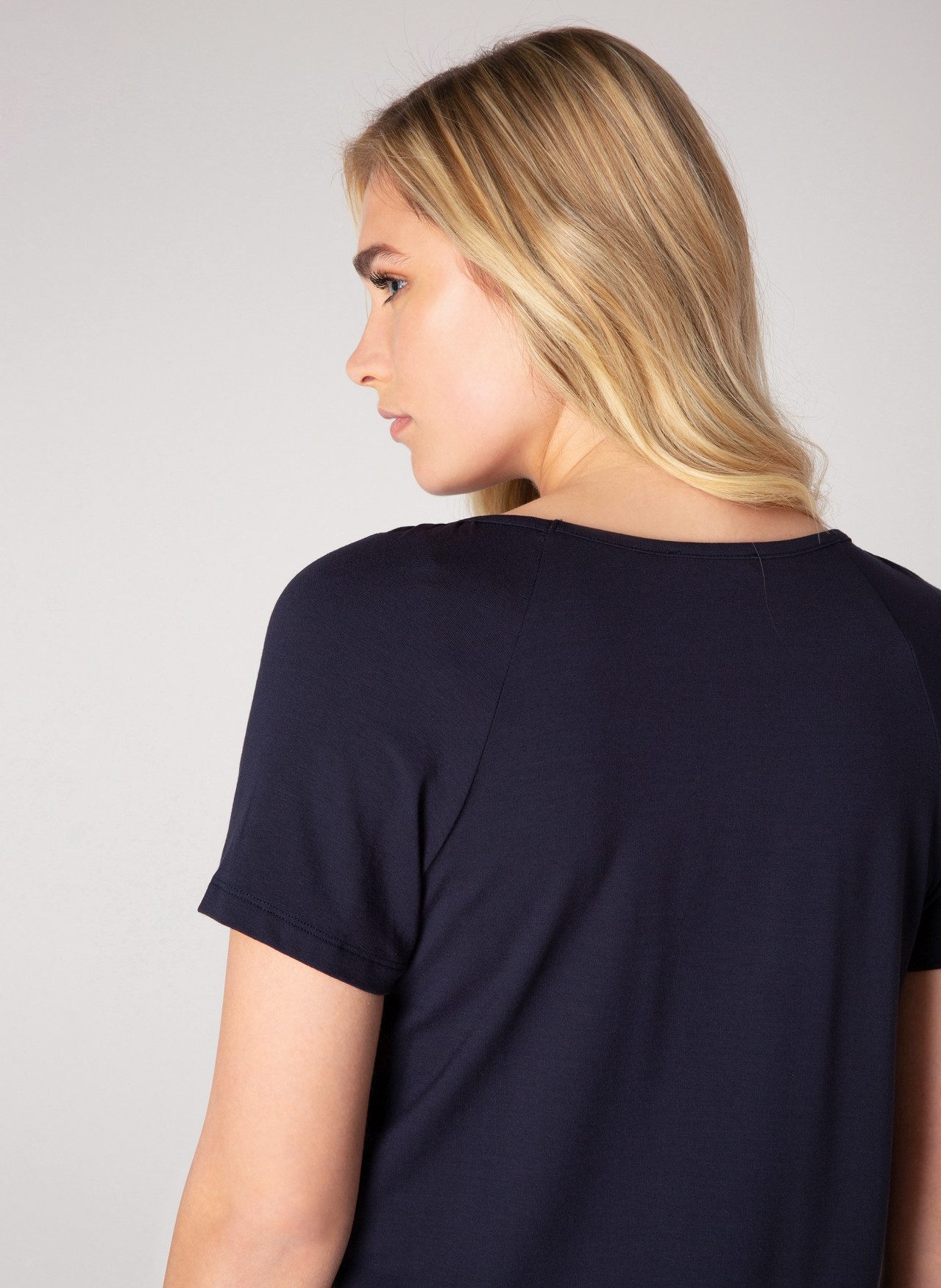 Base Level T-Shirt Yona mit Raffung am Rundhalsausschnitt günstig online kaufen