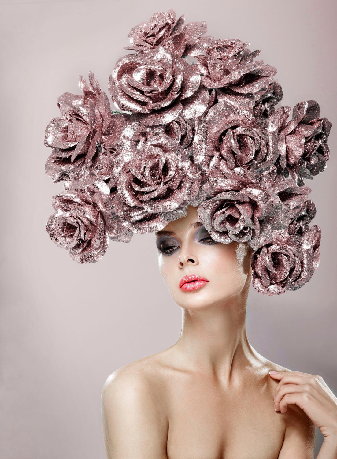 queence Acrylglasbild Frau mit Blumenhut, Bilder von Frauen, Blumen, Fashion, Frau, Kunst, Fine Art-Print in Galeriequalität