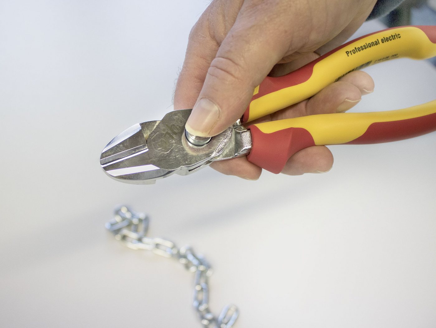 Thumbnail - Wiha Seitenschneider (38191), Bolzenschneider, DynamicJoint® VDE, für elektrische Arbeiten