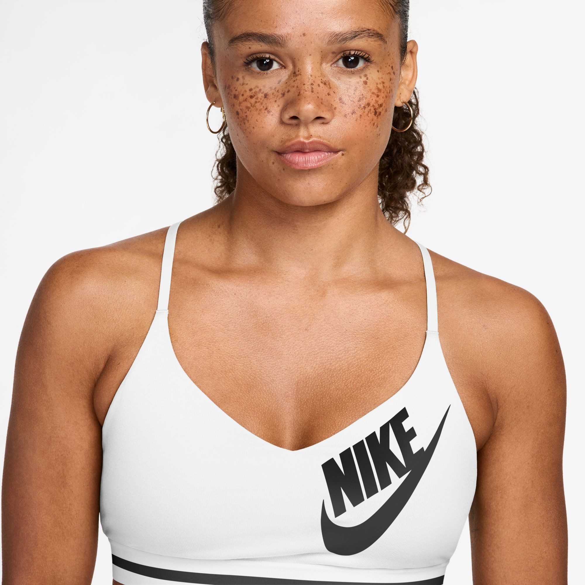 Nike Sport-BH W NK INDY LS LOGO BRA für Training und sportliche Aktivitäten, bequemer Halt bei Bewegung