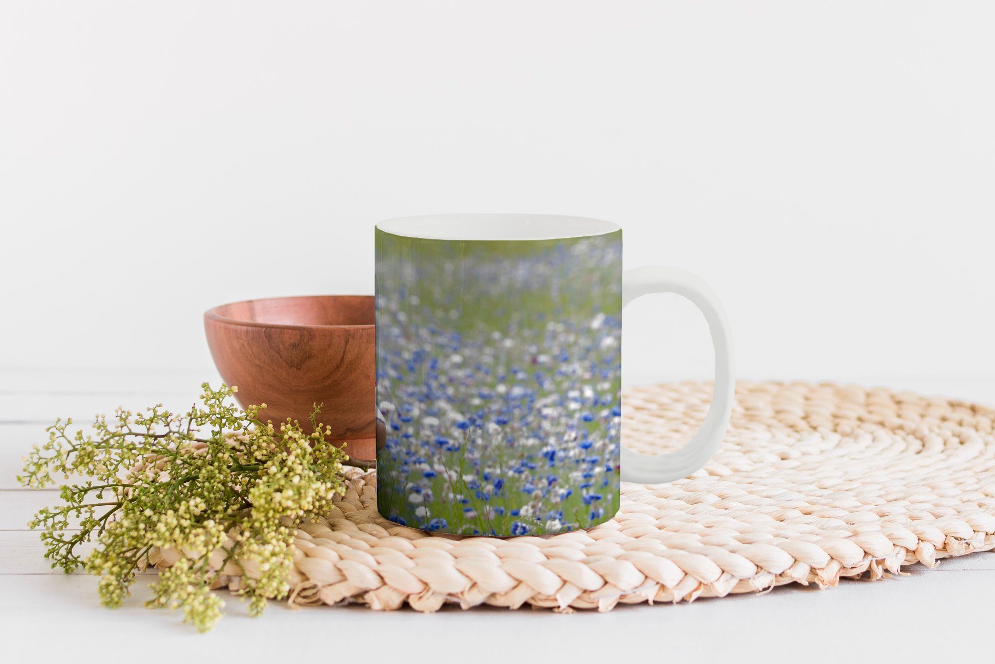 Mädchen Tasse Becher, MuchoWow Wiese, Geschenk Teetasse, Keramik, - Blumen Teetasse, Kaffeetassen, -