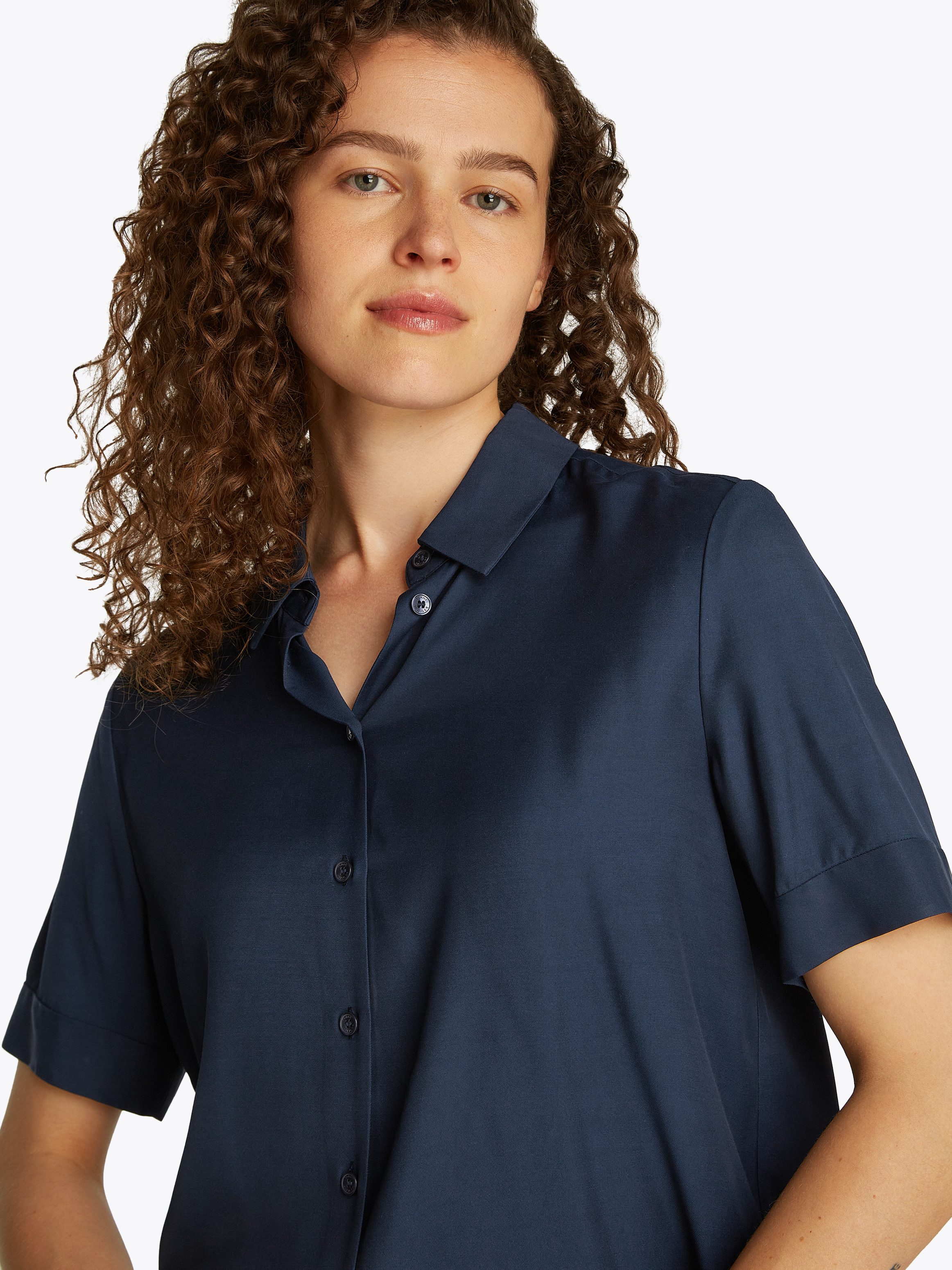 Tommy Hilfiger Kurzarmshirt SOFT VISCOSE S/S SHIRT in Unifarbe, mit Metalll günstig online kaufen