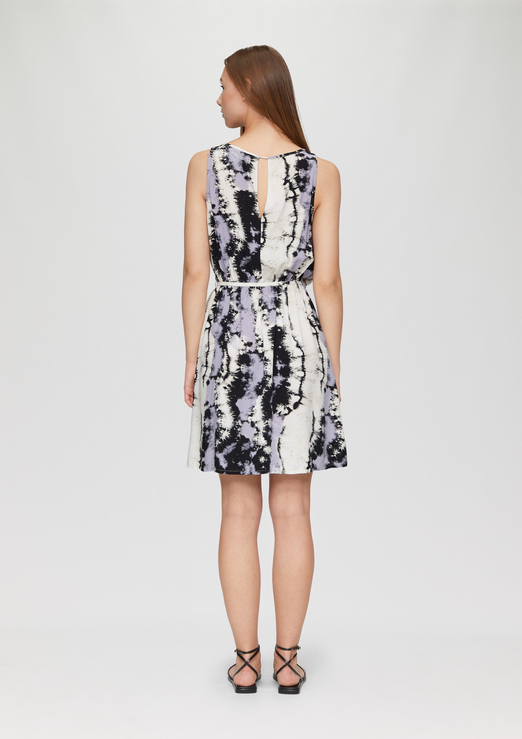 QS Minikleid Kleid Viskose-Kleid mit Cut-out und Bindeband