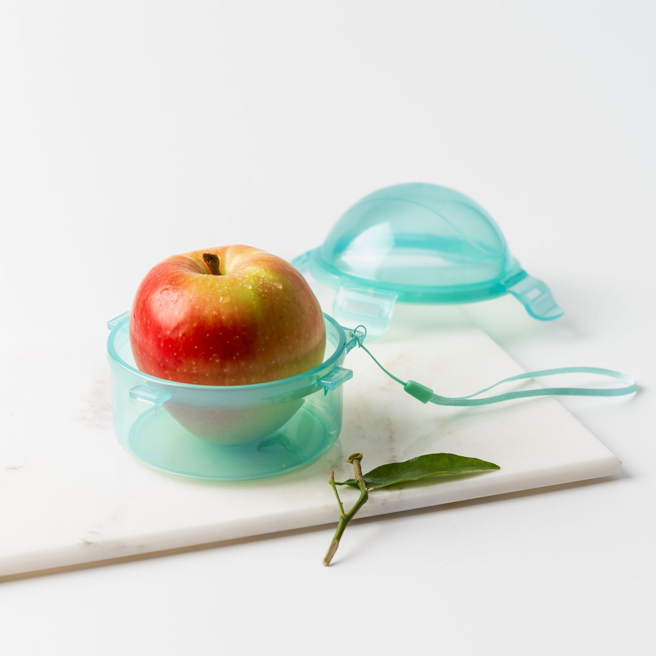 LEKKABOX Lunchbox Apfelbox Obstdose für ganze Äpfel – Kinder Snackbox Obstbox Fruchtbox, Statt brauner Apfelscheiben einfach einen ganzen Apfel mitnehmen – Bild 2 von 3